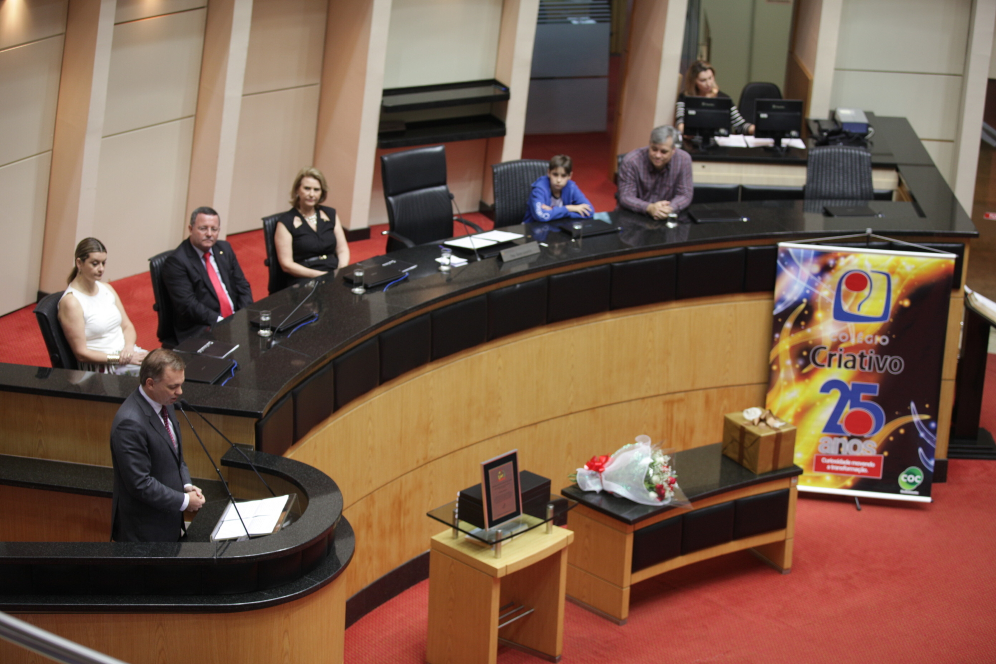 Parlamento presta homenagem ao Colégio Criativo