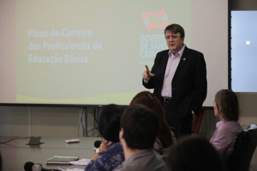Secretário apresenta Plano de Carreira do Magistério enviado para a Alesc