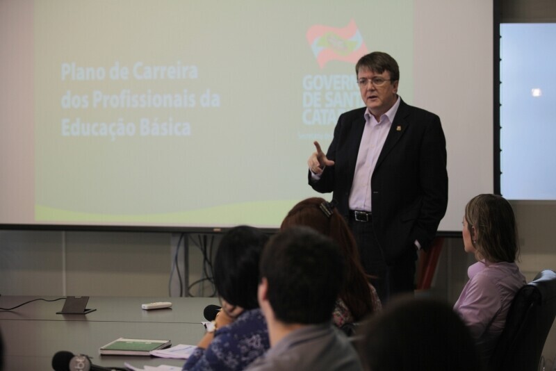 Secretário apresenta Plano de Carreira do Magistério enviado para a Alesc