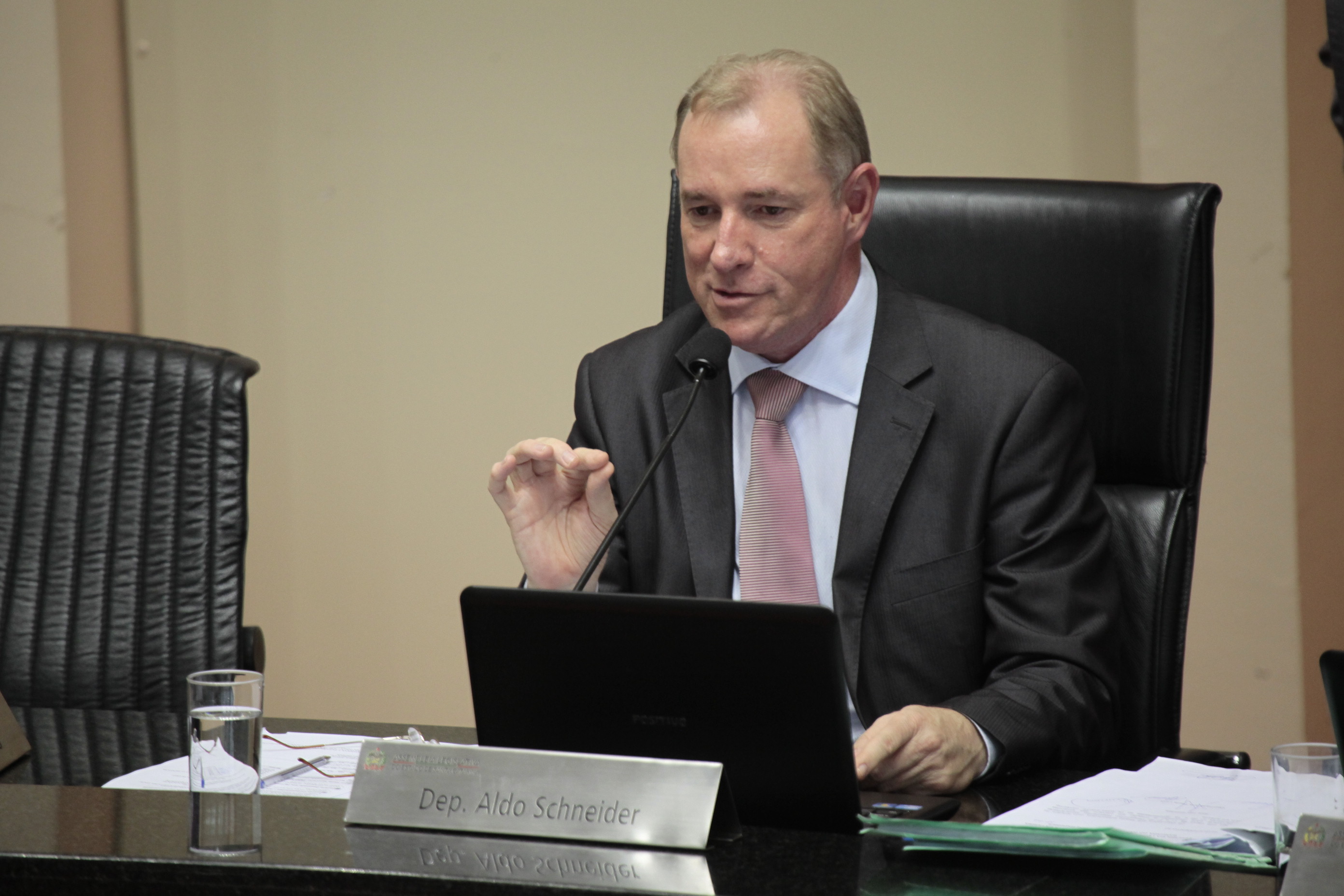 Sessão Ordinária. Deputado Aldo Schneider (PMDB) -  Foto: Miriam Zomer/Agência AL