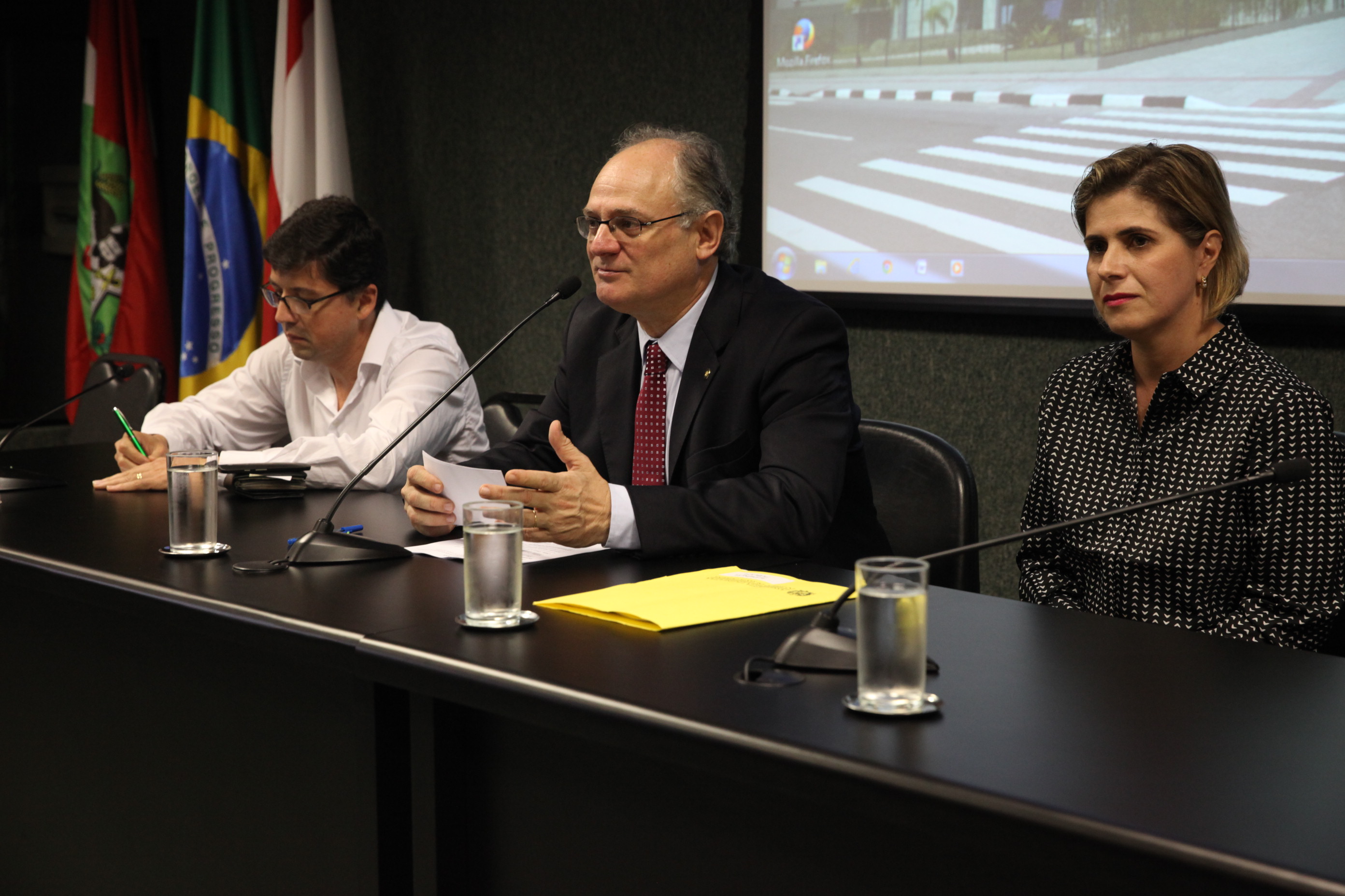 Comissão de Saúde promove audiência pública para discutir preços de medicamentos originais, genéricos e similares. Foto: Fábio Queiroz / Agência AL