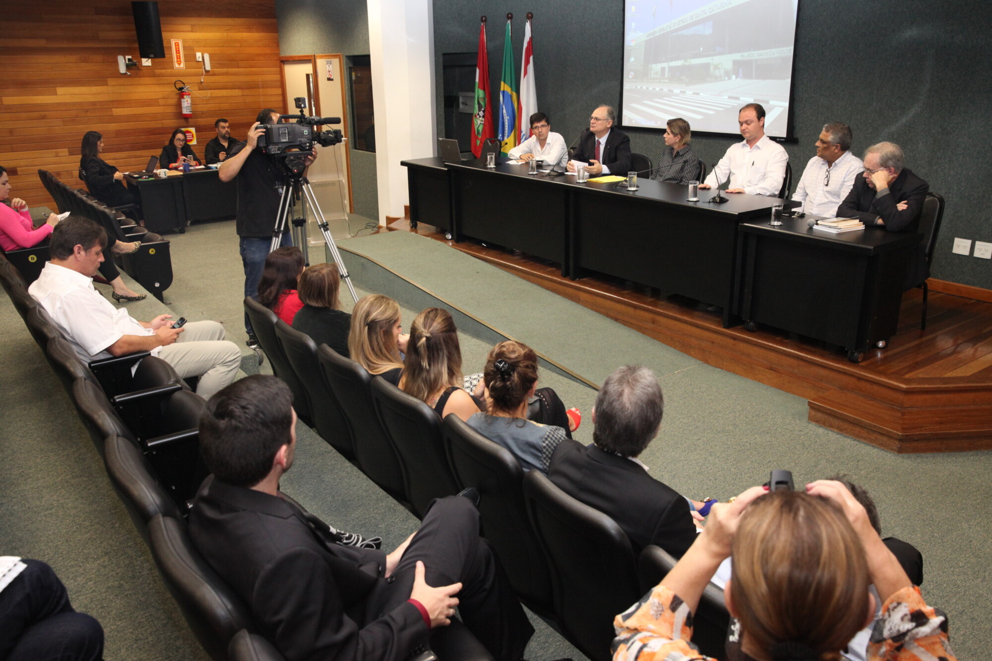 Audiência pública debate a política de preços dos medicamentos genéricos