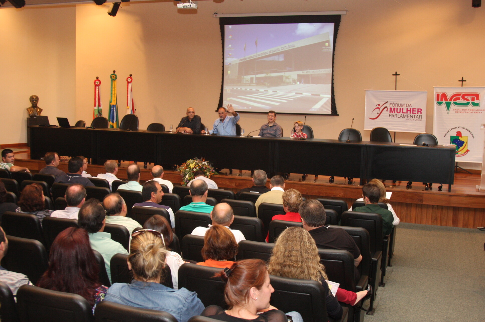 Evento foi realizado na Assembleia e reuniu 413 vereadores de 79 cidades catarinenses