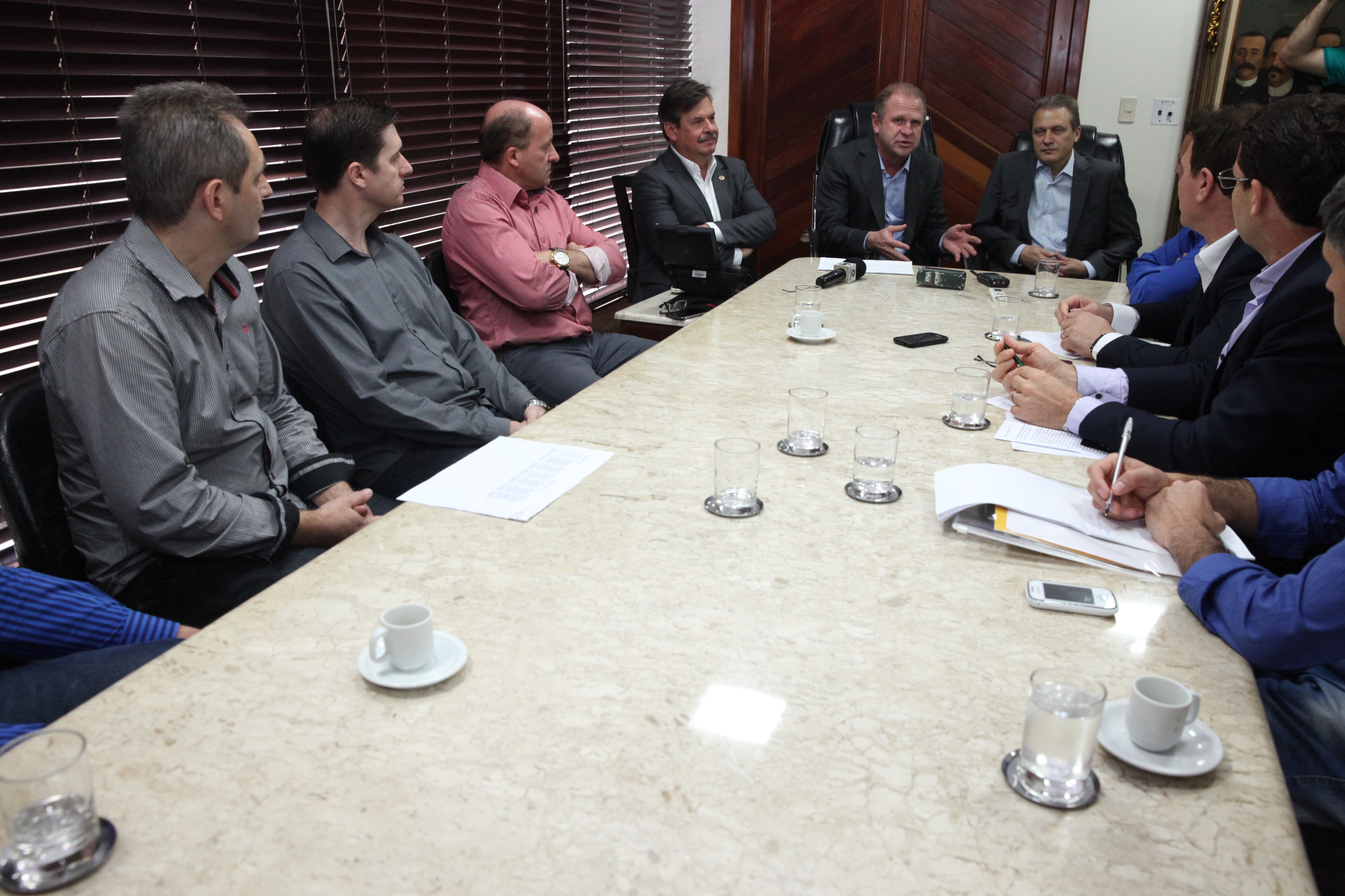 Presidente da Alesc - Gelson Merisio - anuncia alteração no recolhimento do ICMS de produtos alimentícios. Foto: Fábio Queiroz / Agência AL