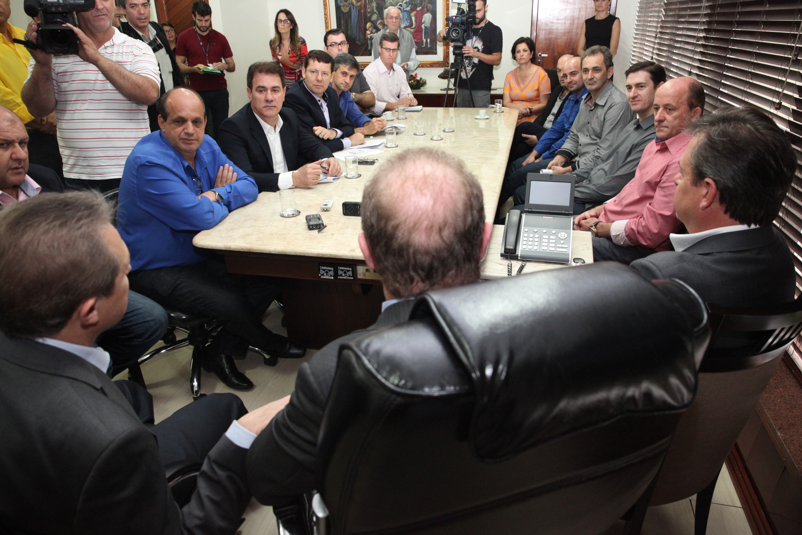 Presidente da Alesc - Gelson Merisio - anuncia alteração no recolhimento do ICMS de produtos alimentícios. Foto: Fábio Queiroz / Agência AL