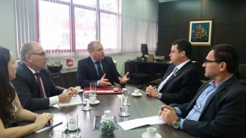 Deputado Rodrigo Minotto debate questões de fronteira com secretário de Assuntos Internacionais