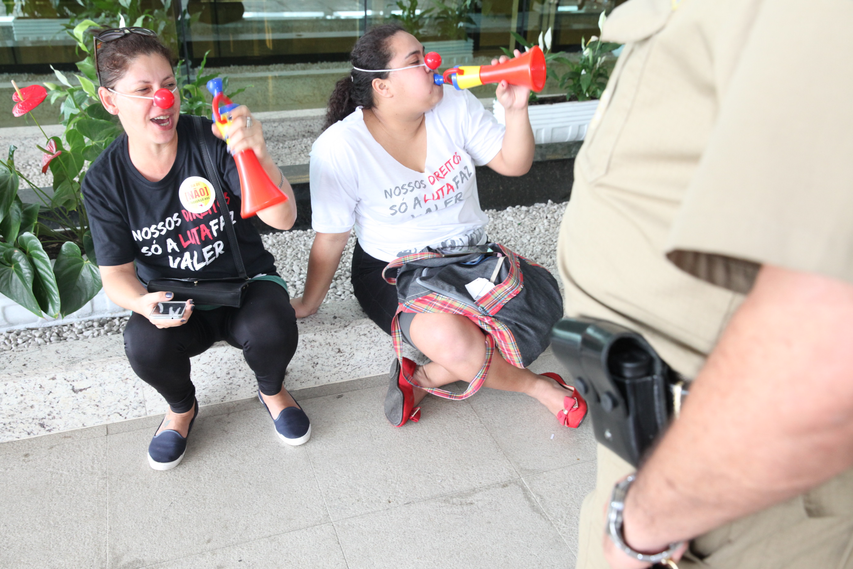 Servidores Revistados na Entrada da Alesc. Foto: Fábio Queiroz / Agência AL