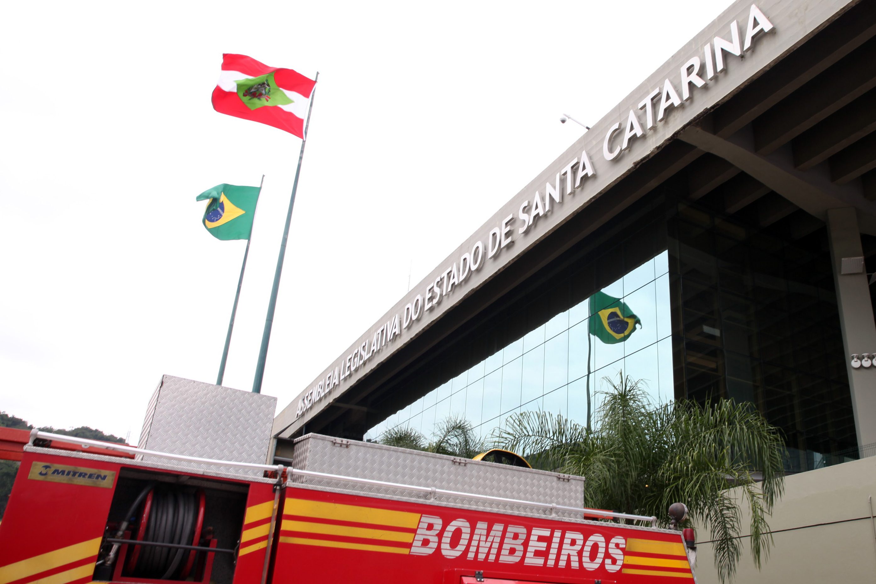 Bombeiros garantem atendimento na Alesc