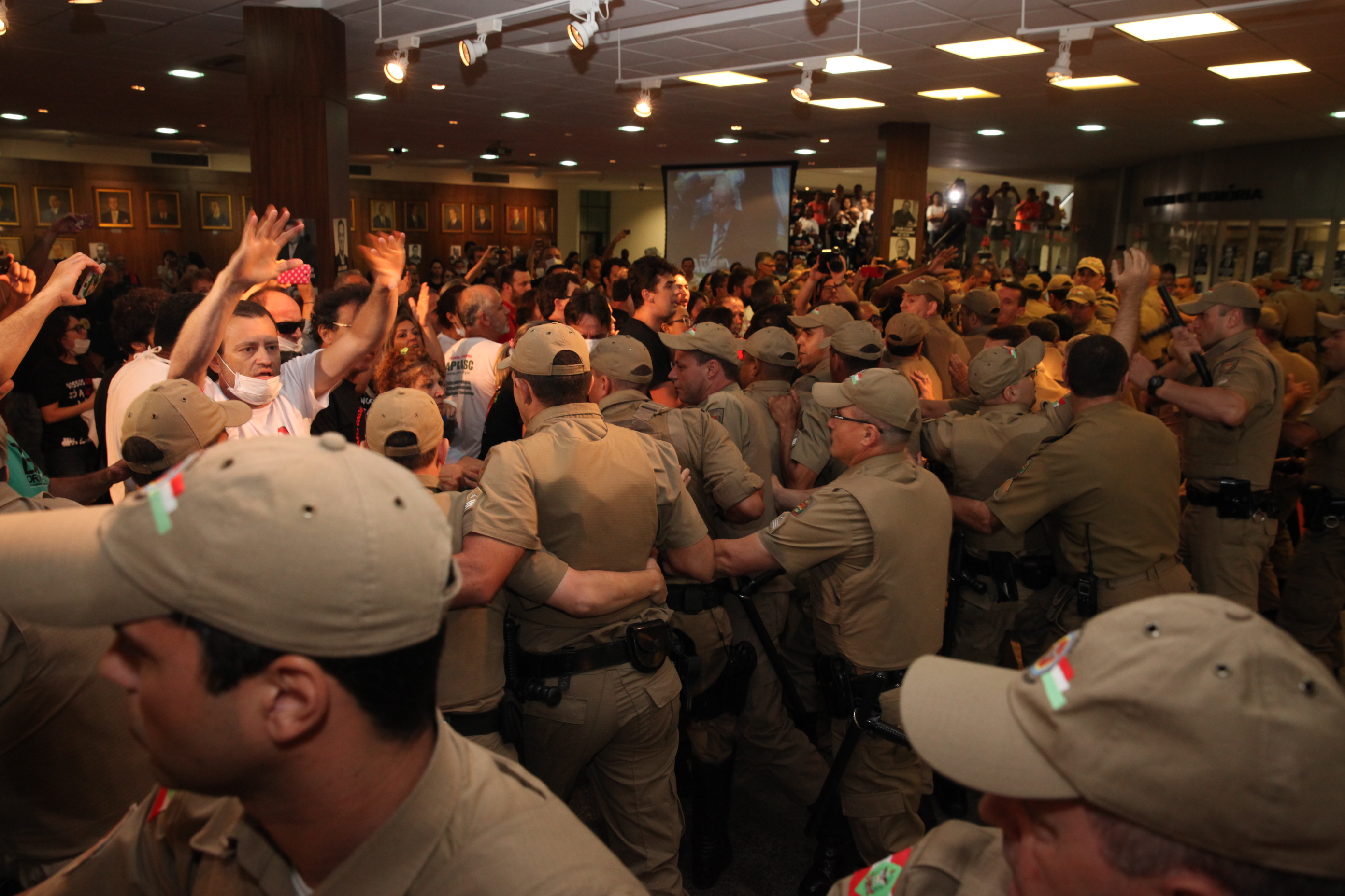 Manisfestação dos Servidores no Hall. Foto: Fábio Queiroz / Agência AL