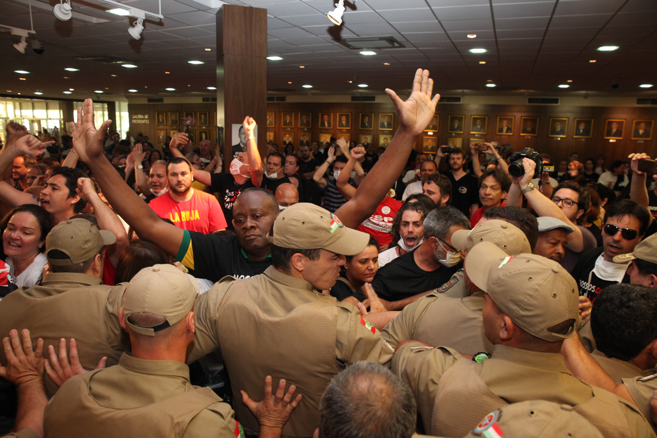 Manisfestação dos Servidores no Hall. Foto: Fábio Queiroz / Agência AL