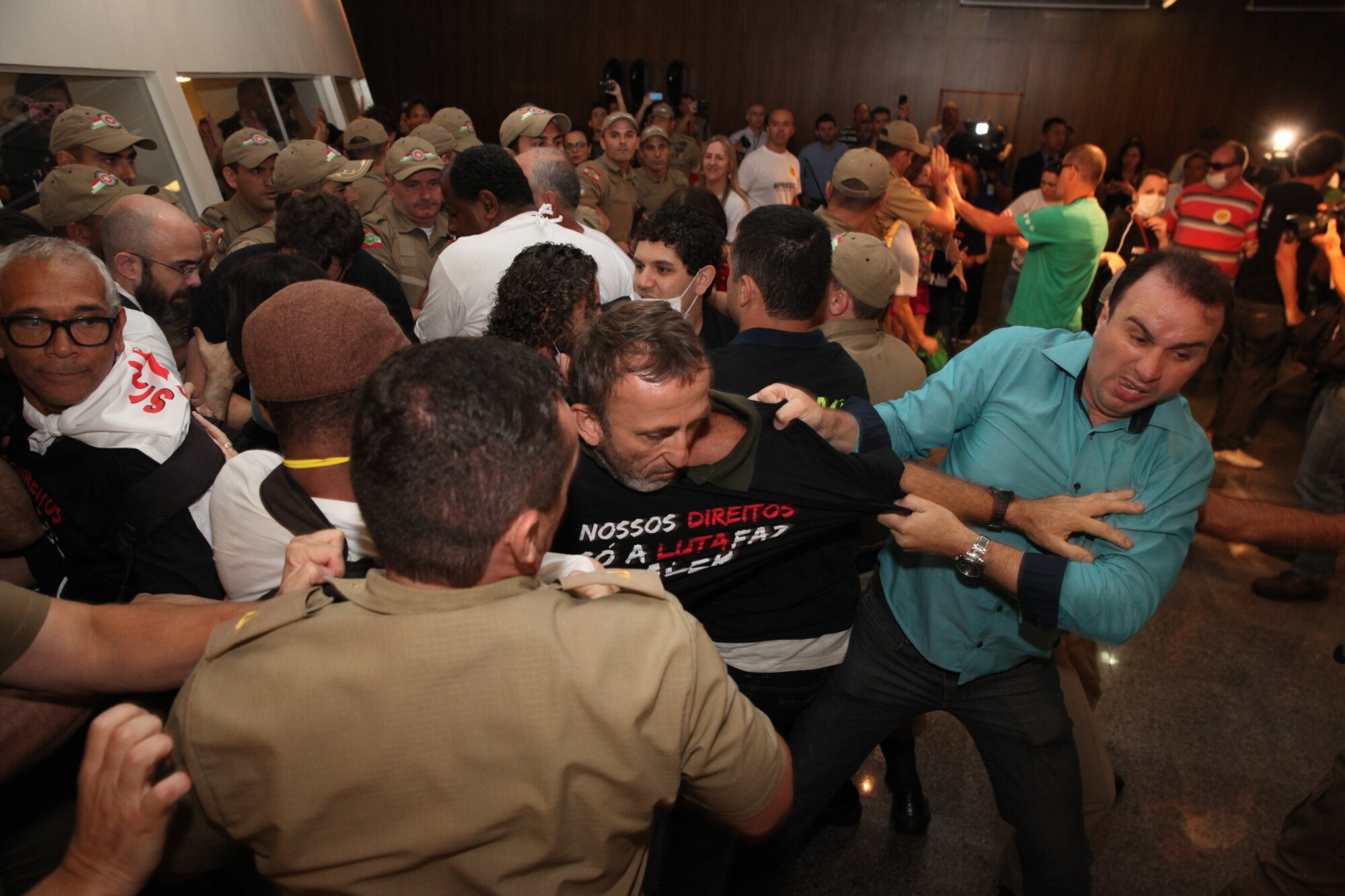 Houve início de tumulto durante a reunião conjunta