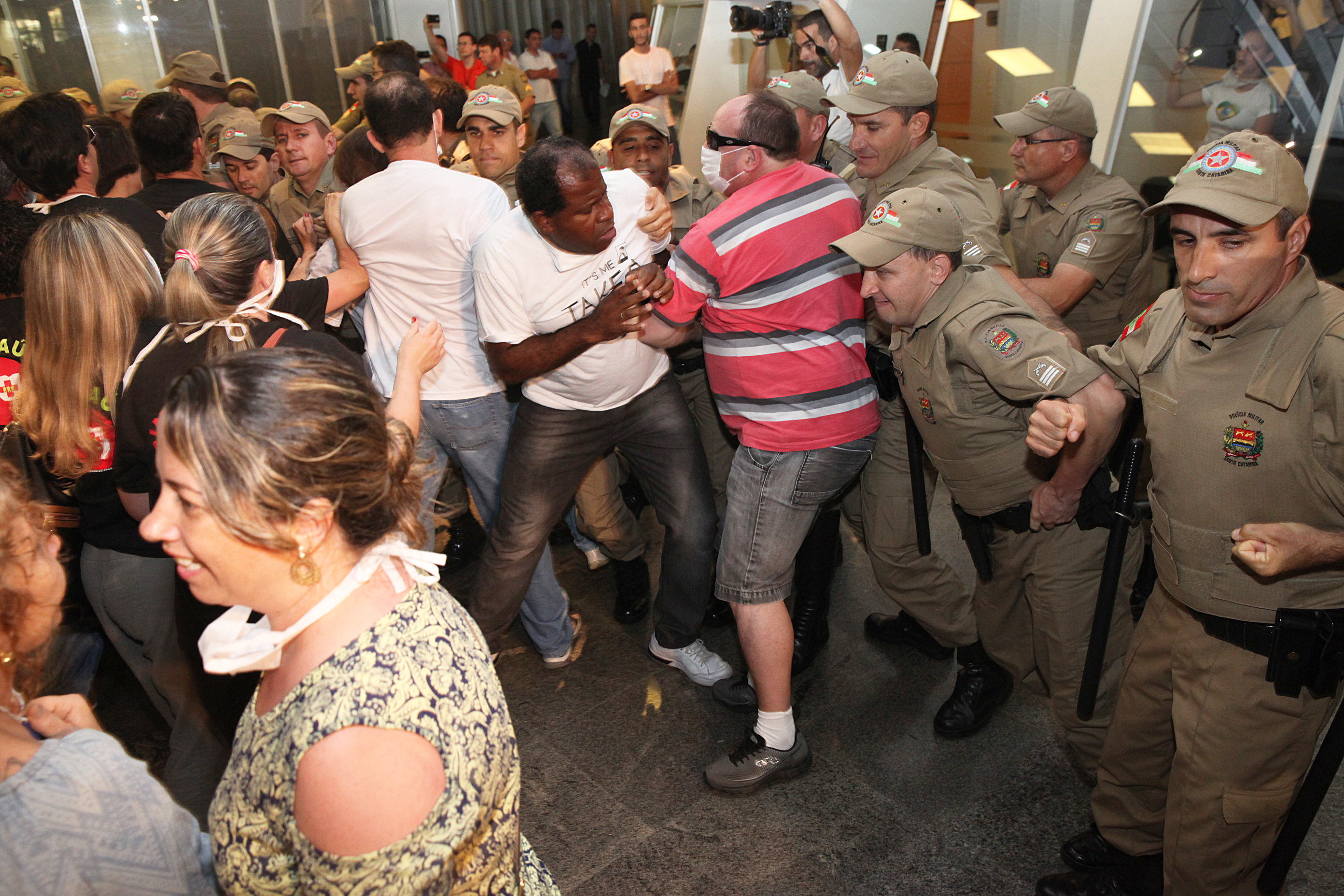 Manisfestação dos Servidores no Hall. Foto: Fábio Queiroz / Agência AL