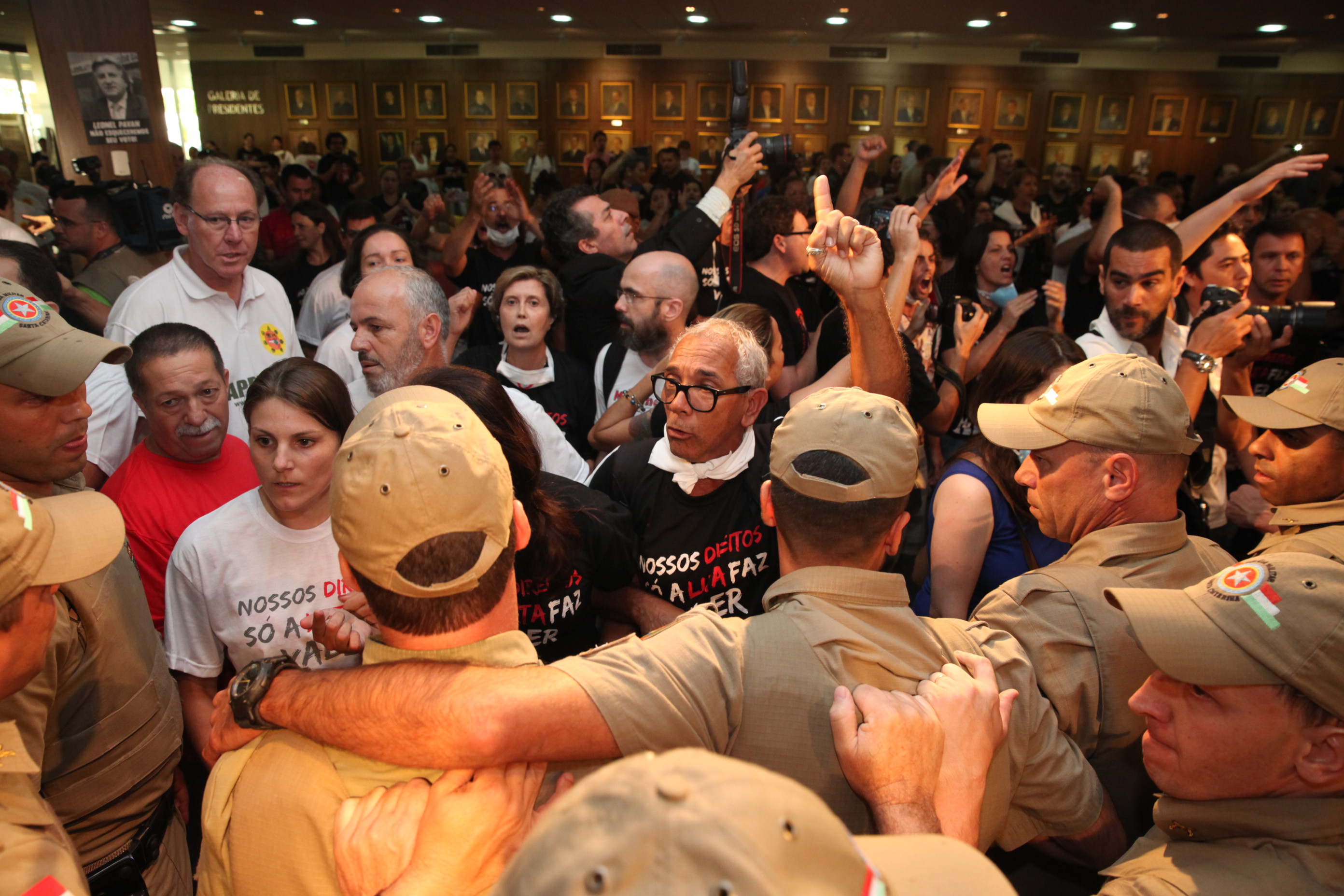 Manisfestação dos Servidores no Hall. Foto: Fábio Queiroz / Agência AL