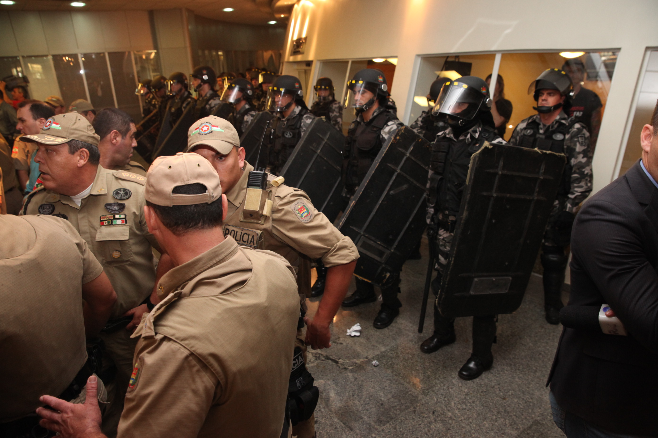 Manisfestação dos Servidores no Hall. Foto: Fábio Queiroz / Agência AL