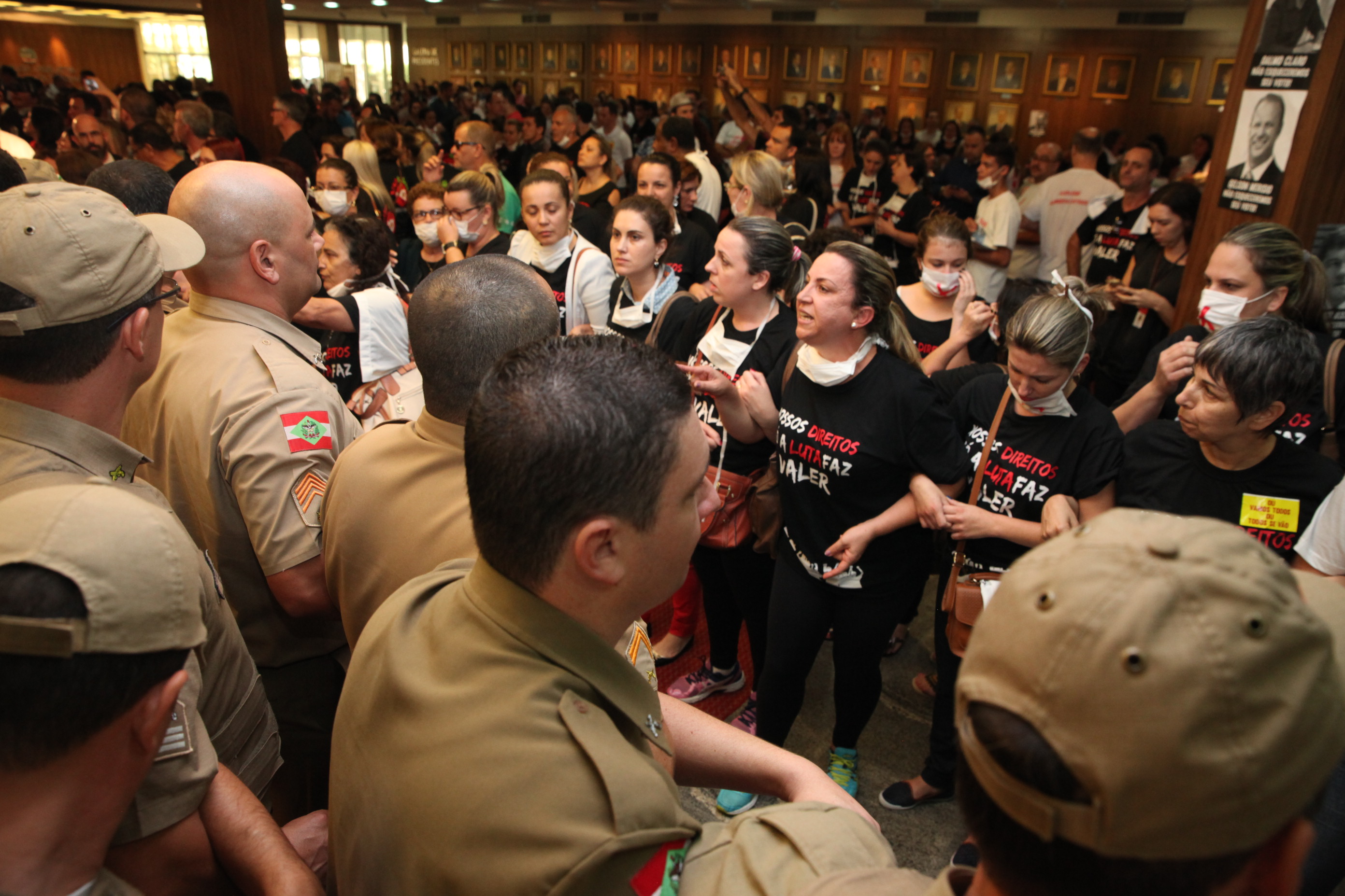 Manisfestação dos Servidores no Hall. Foto: Fábio Queiroz / Agência AL