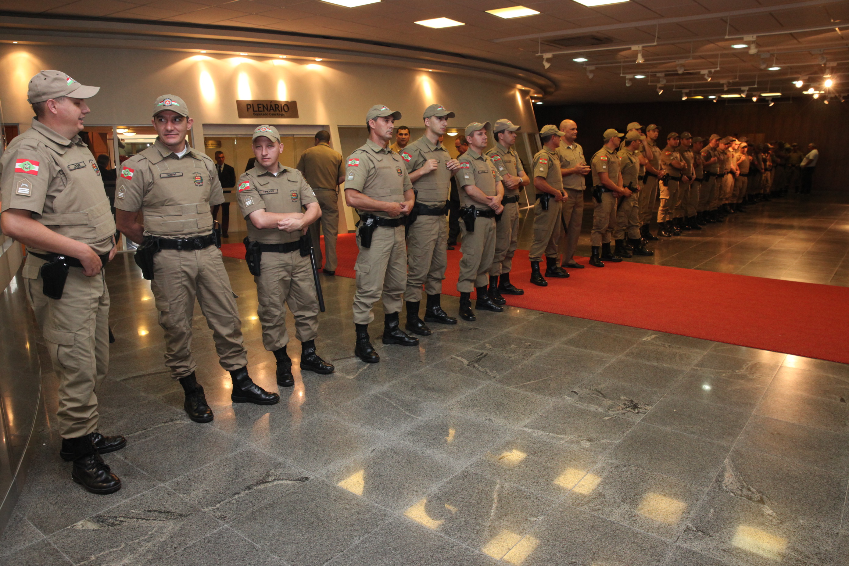 Servidores acompanham Sessão Ordinária. Foto: Fábio Queiroz / Agência AL