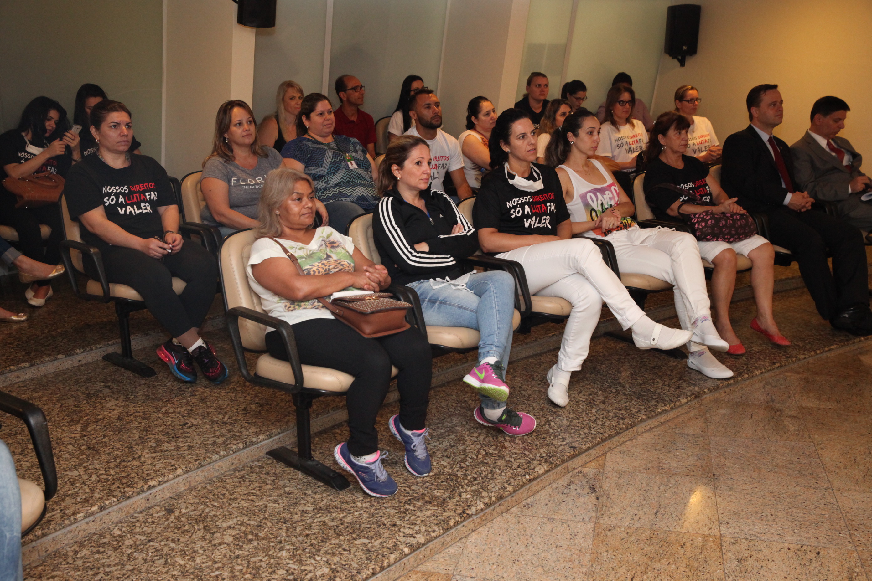 Servidores acompanham Sessão Ordinária. Foto: Fábio Queiroz / Agência AL