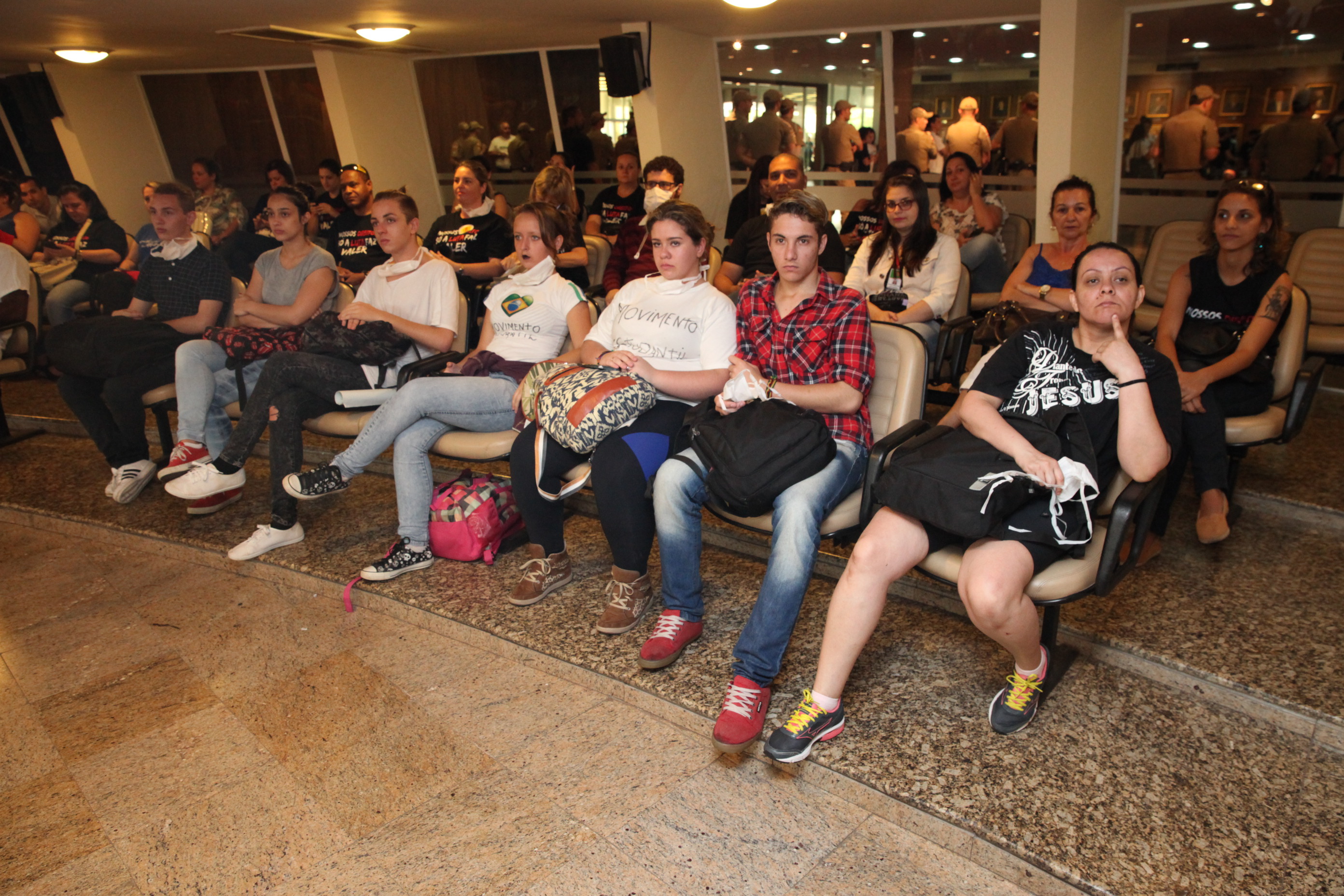 Servidores acompanham Sessão Ordinária. Foto: Fábio Queiroz / Agência AL