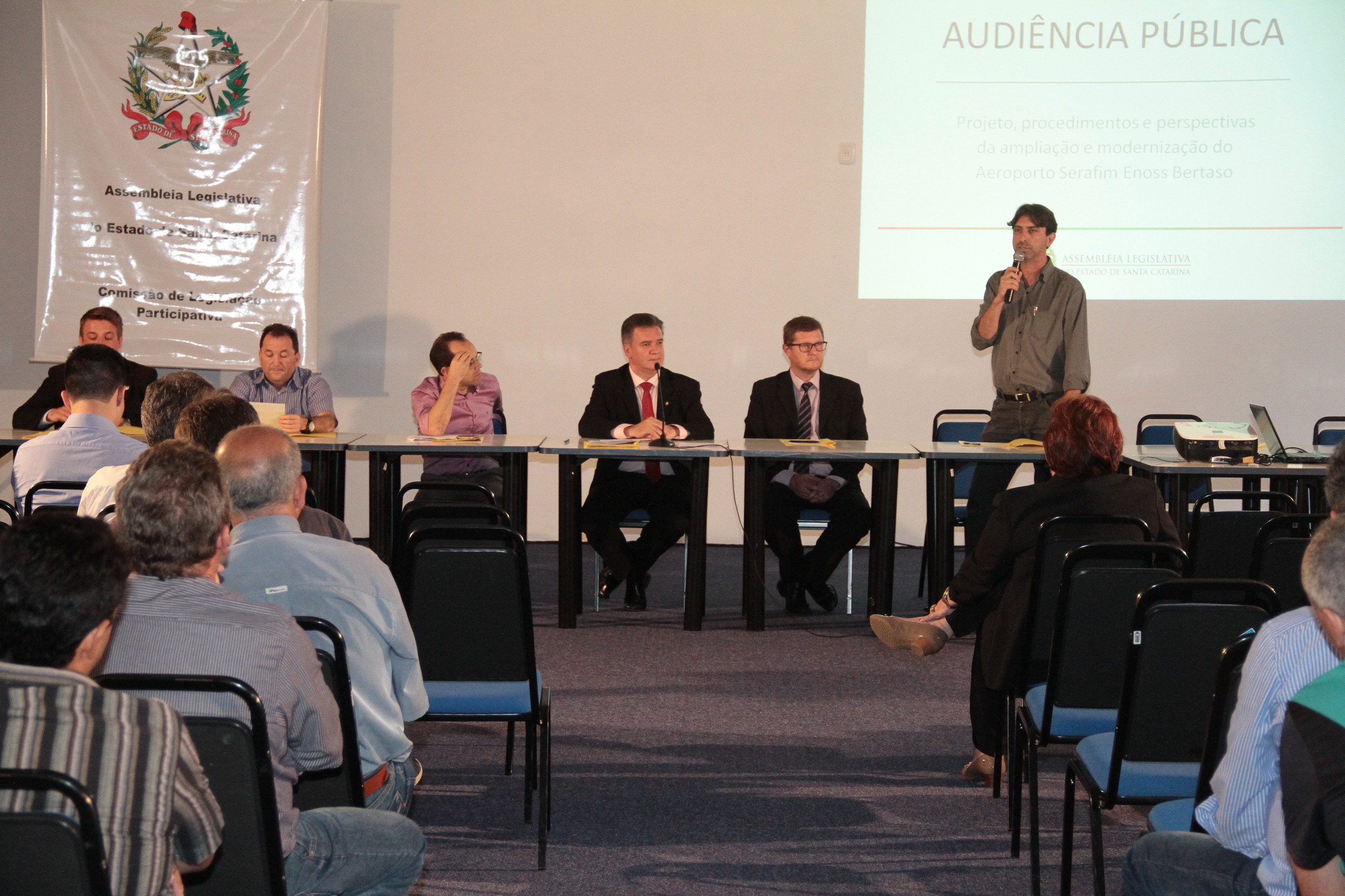 Audiência Pública debate a modernização do Aeroporto Serafin Enoss Bertaso de Chapecó. Foto: Miriam Zome/Agência AL