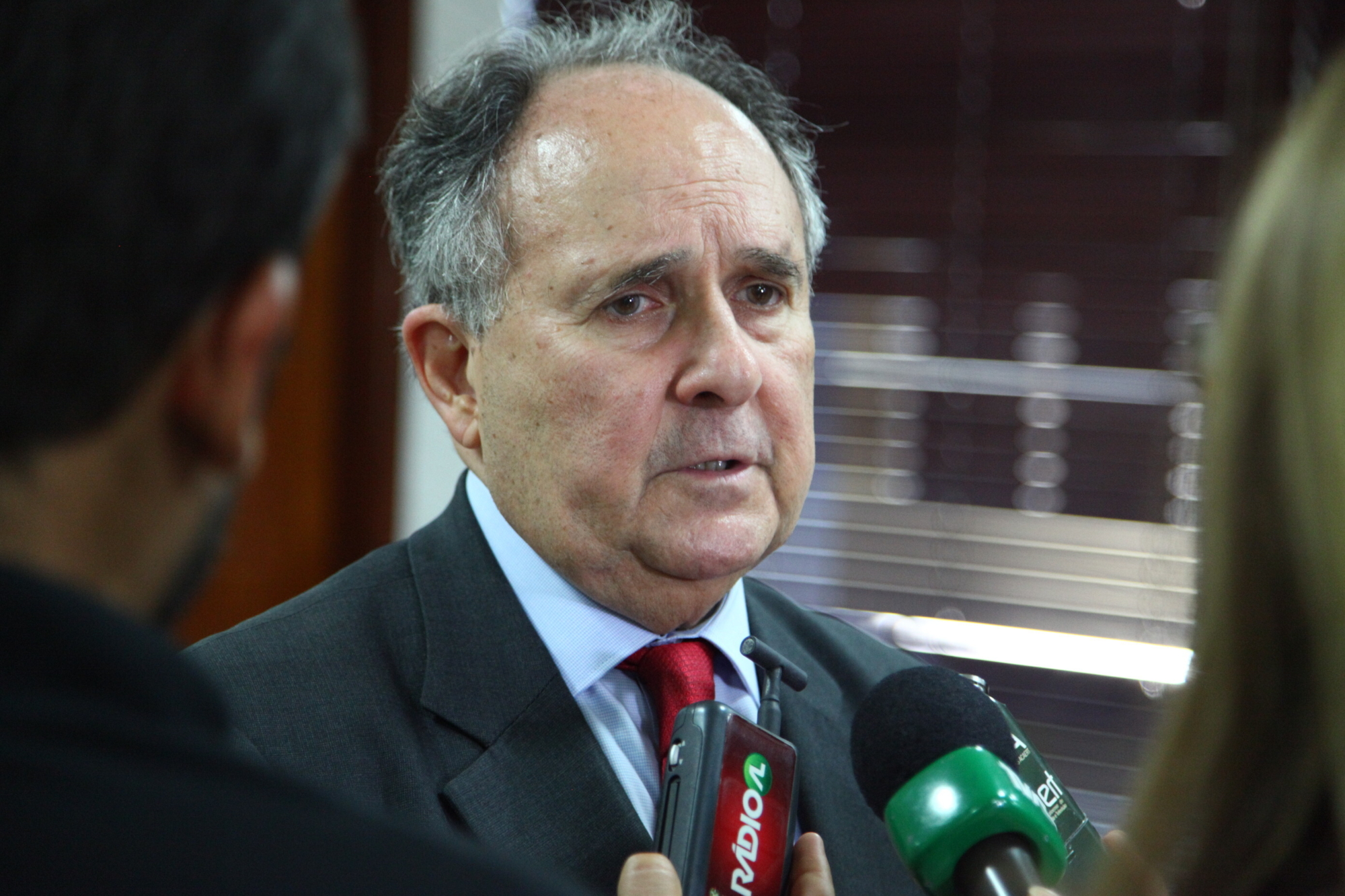 Parlamento recebe visita do senador Cristovam Buarque