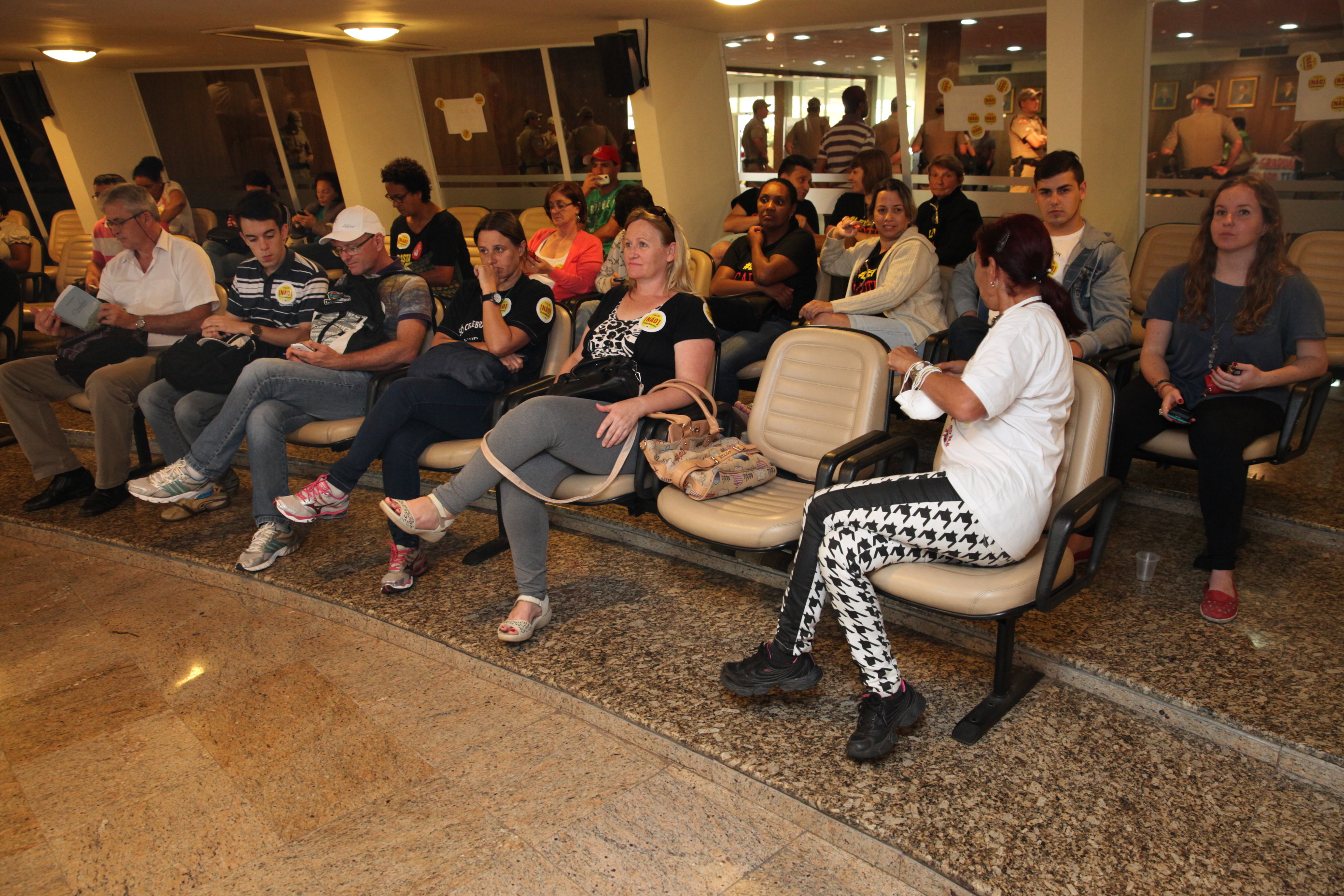 Servidores acompanham  reunião da Comissão de Finanças. Foto: Fábio Queiroz / Agência AL