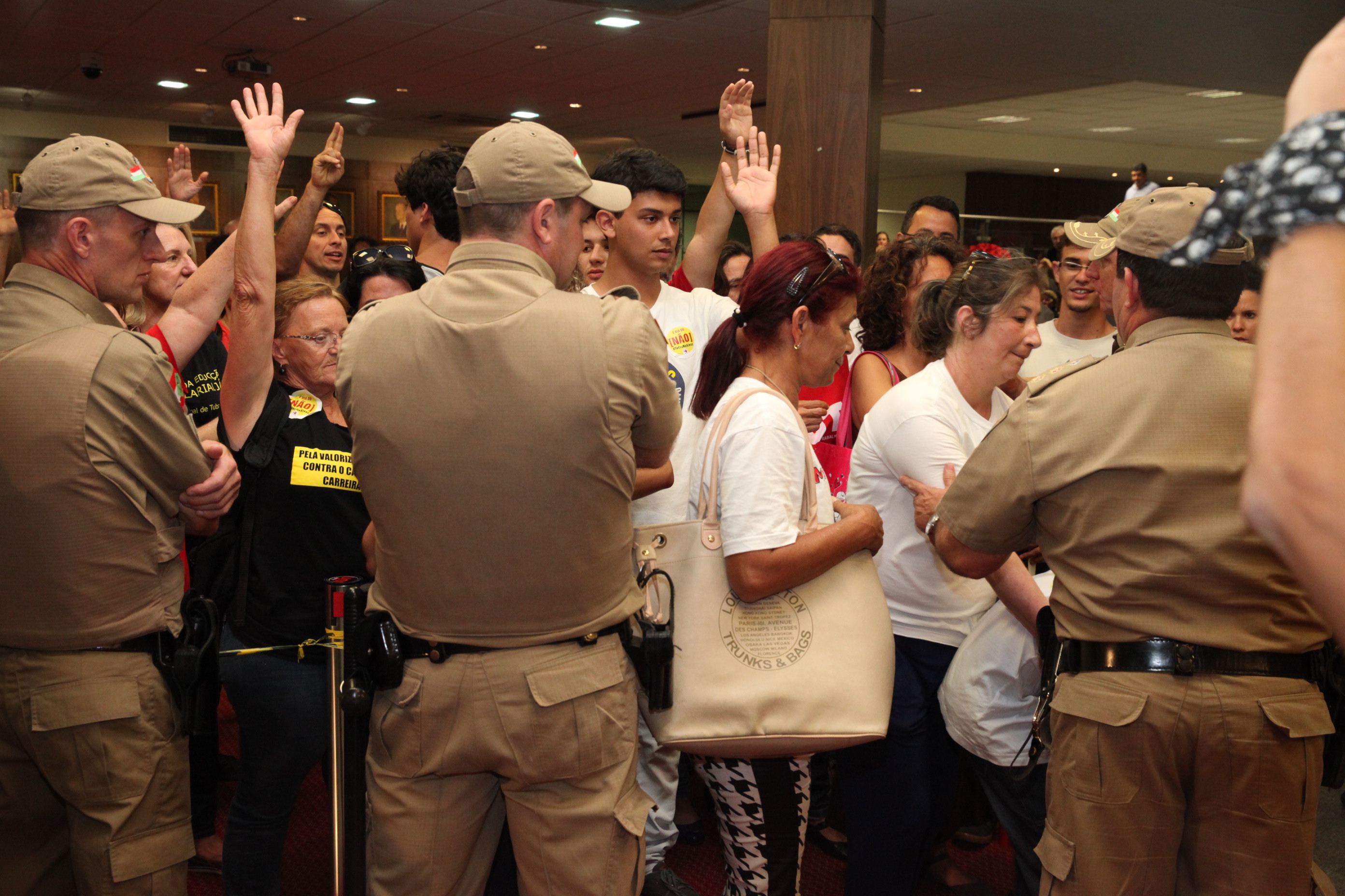 Servidores acompanham Sessão Ordinária nas galerias superiores. Foto: Fábio Queiroz / Agência AL