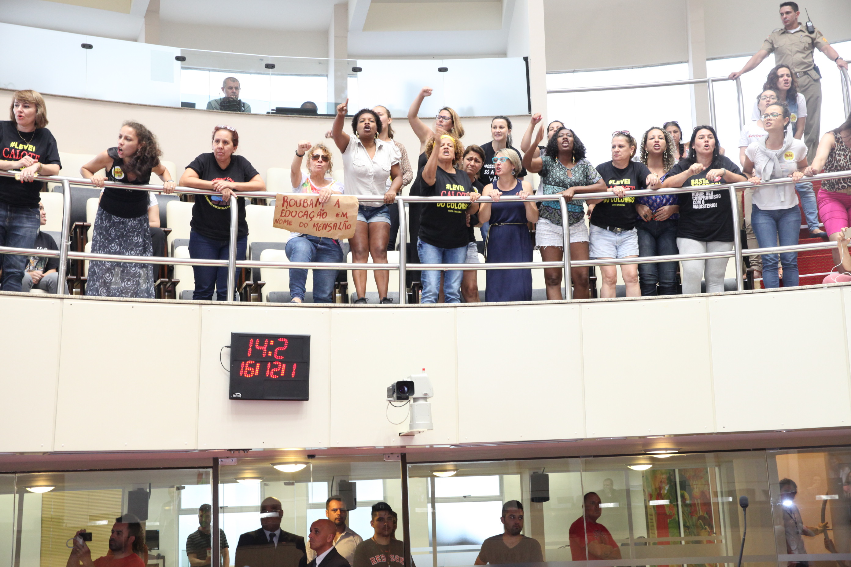 Servidores acompanham Sessão Ordinária nas galerias superiores. Foto: Fábio Queiroz / Agência AL