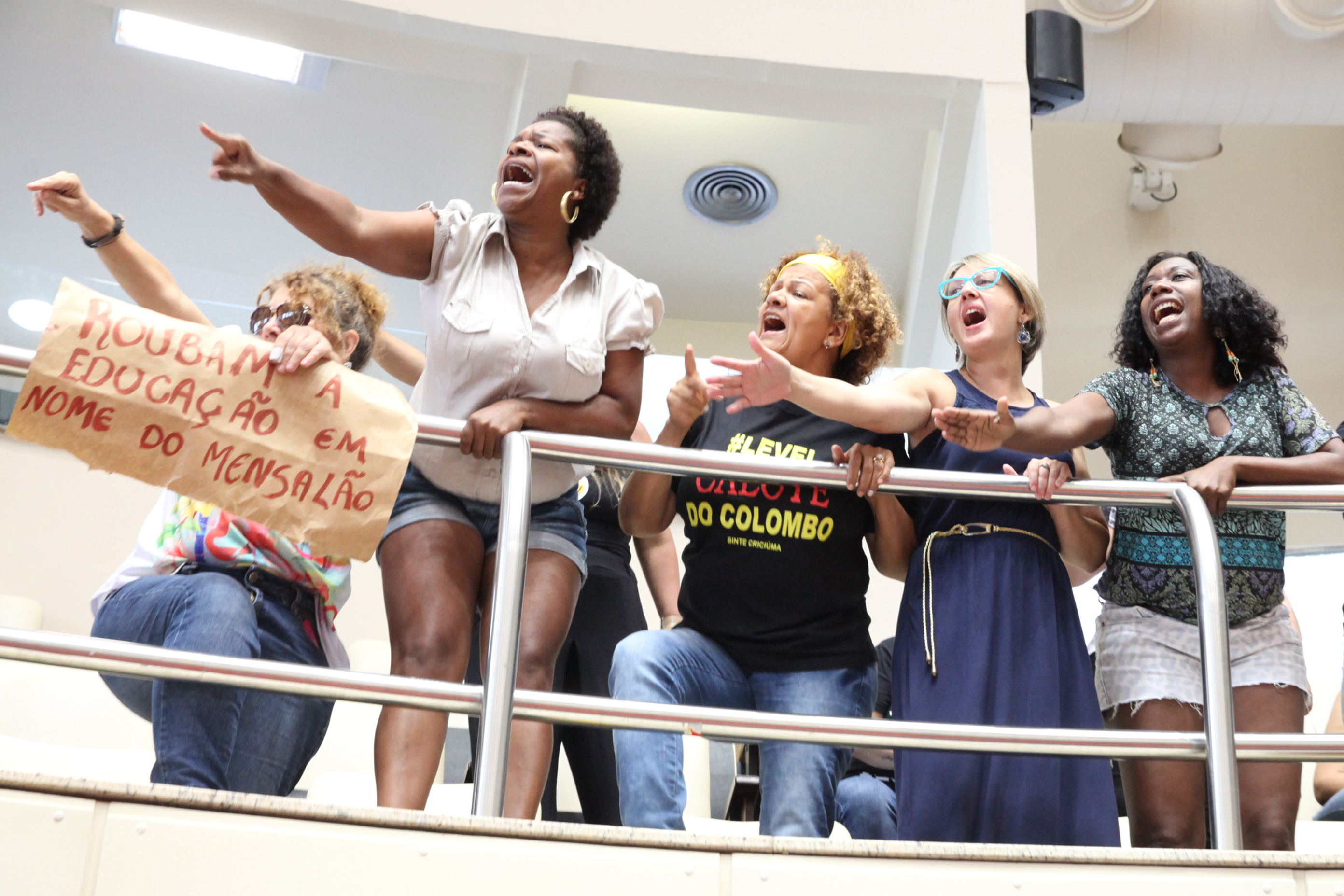 Servidores acompanham Sessão Ordinária nas galerias superiores. Foto: Fábio Queiroz / Agência AL