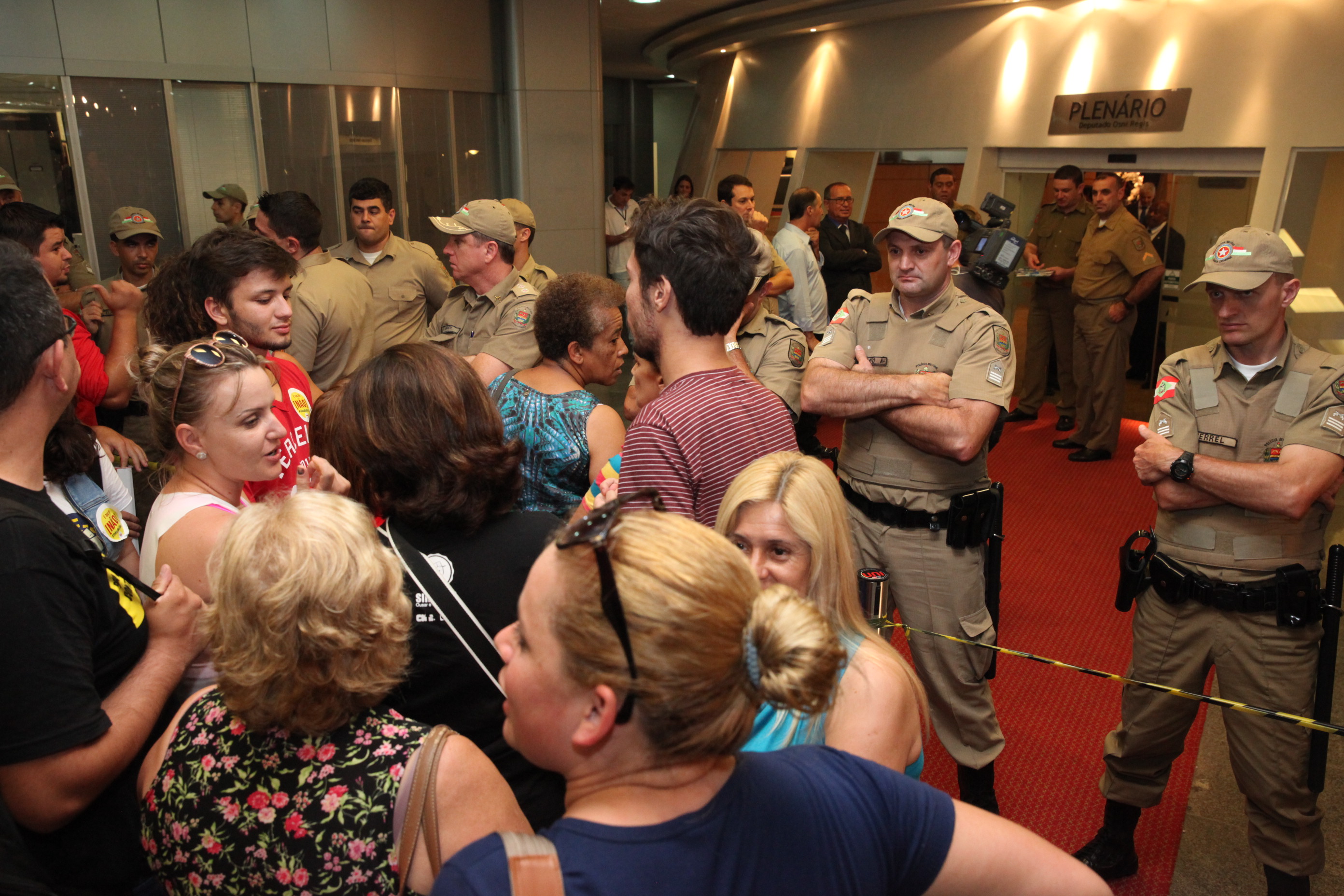 Servidores acompanham Sessão Ordinária nas galerias superiores. Foto: Fábio Queiroz / Agência AL