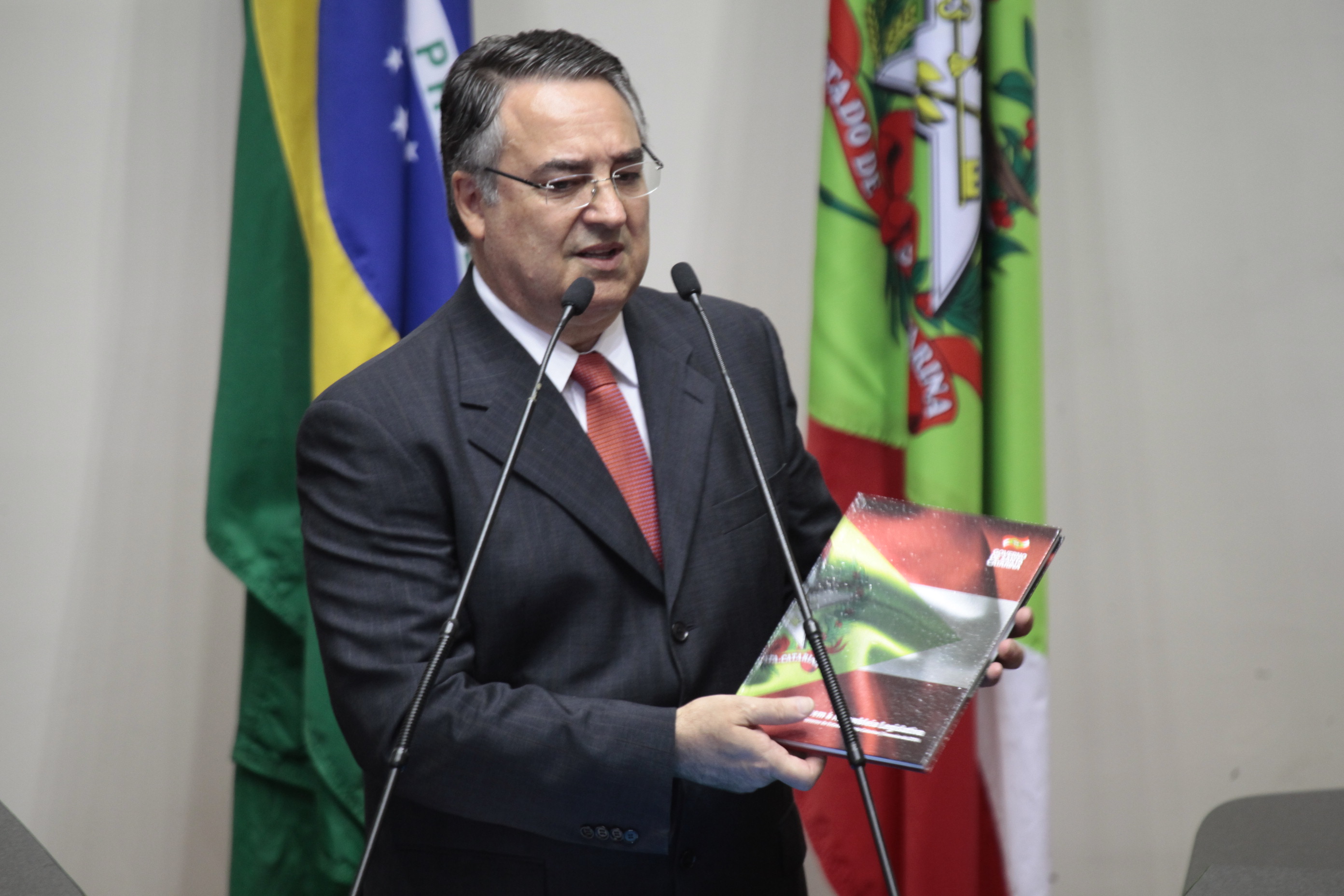Abertura dos Trabalhos da Segunda Sessão Legislativa da 18ª Legislatura e a Leitura da Mensagem Anual do Excelentíssimo Senhor Governador do Estado de Santa Catarina João Raimundo Colombo.