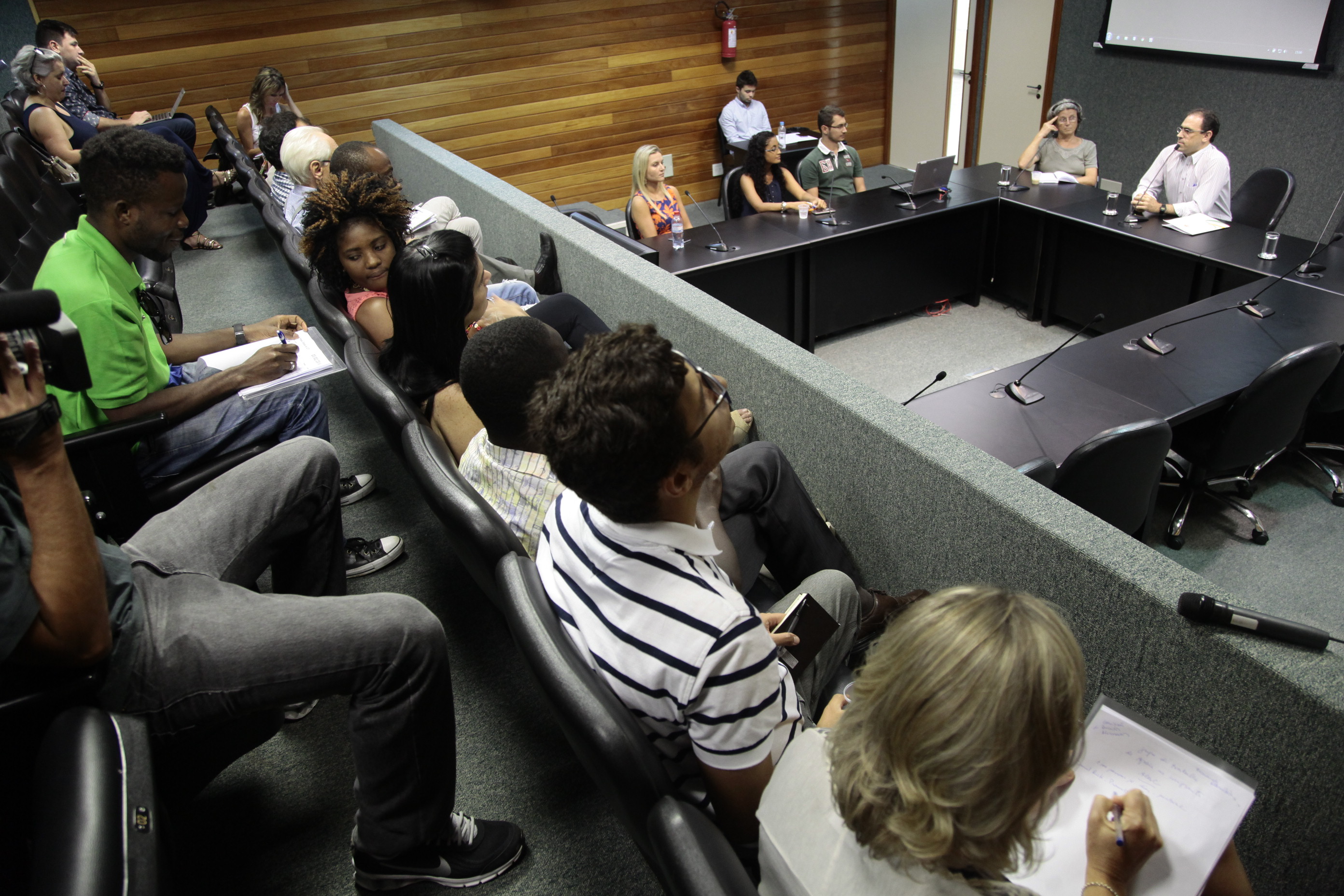 Reunião do Grupo de Trabalho dos Imigrantes organizado pela Comissão dos Direitos Humanos.
