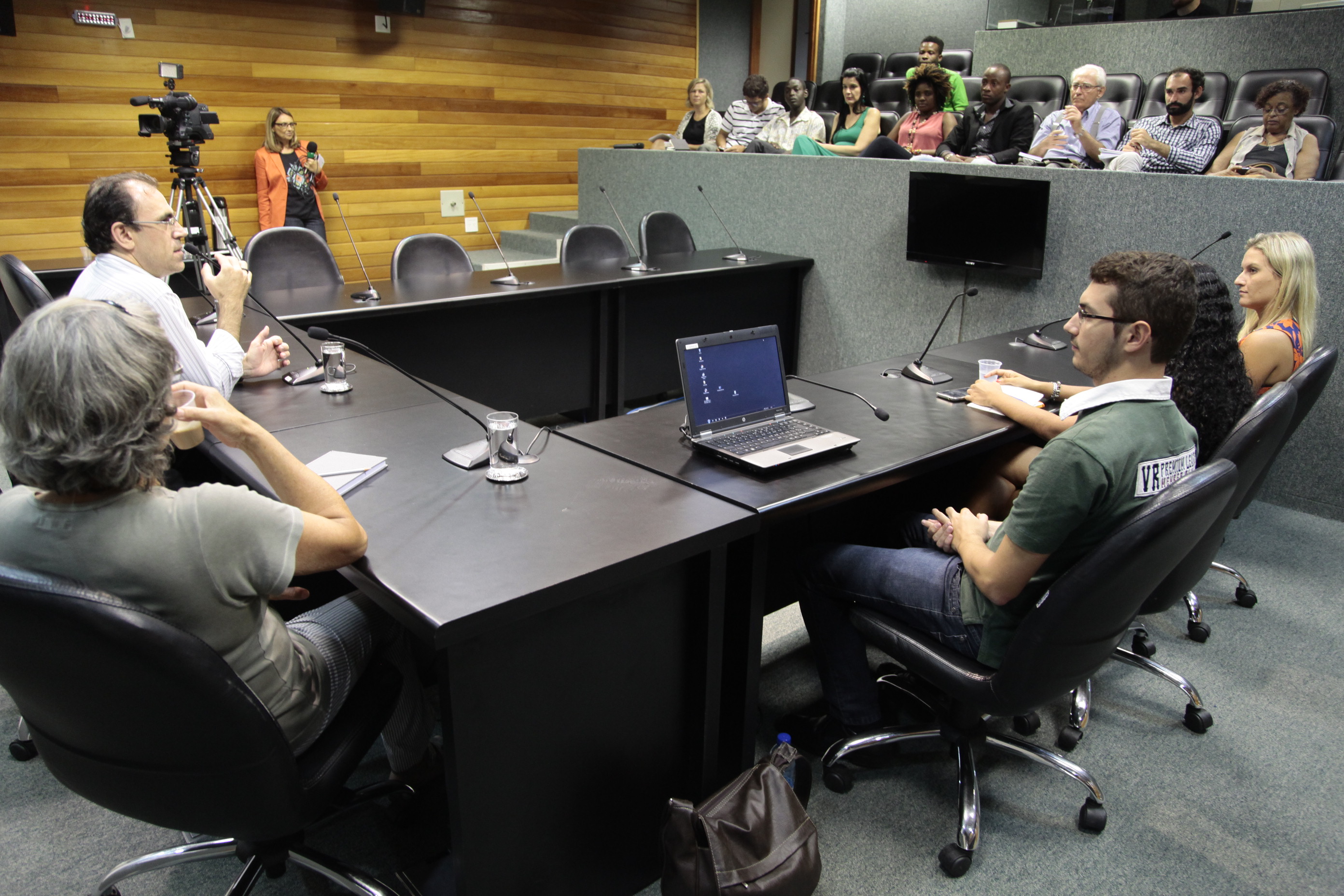 Reunião do Grupo de Trabalho dos Imigrantes organizado pela Comissão dos Direitos Humanos.