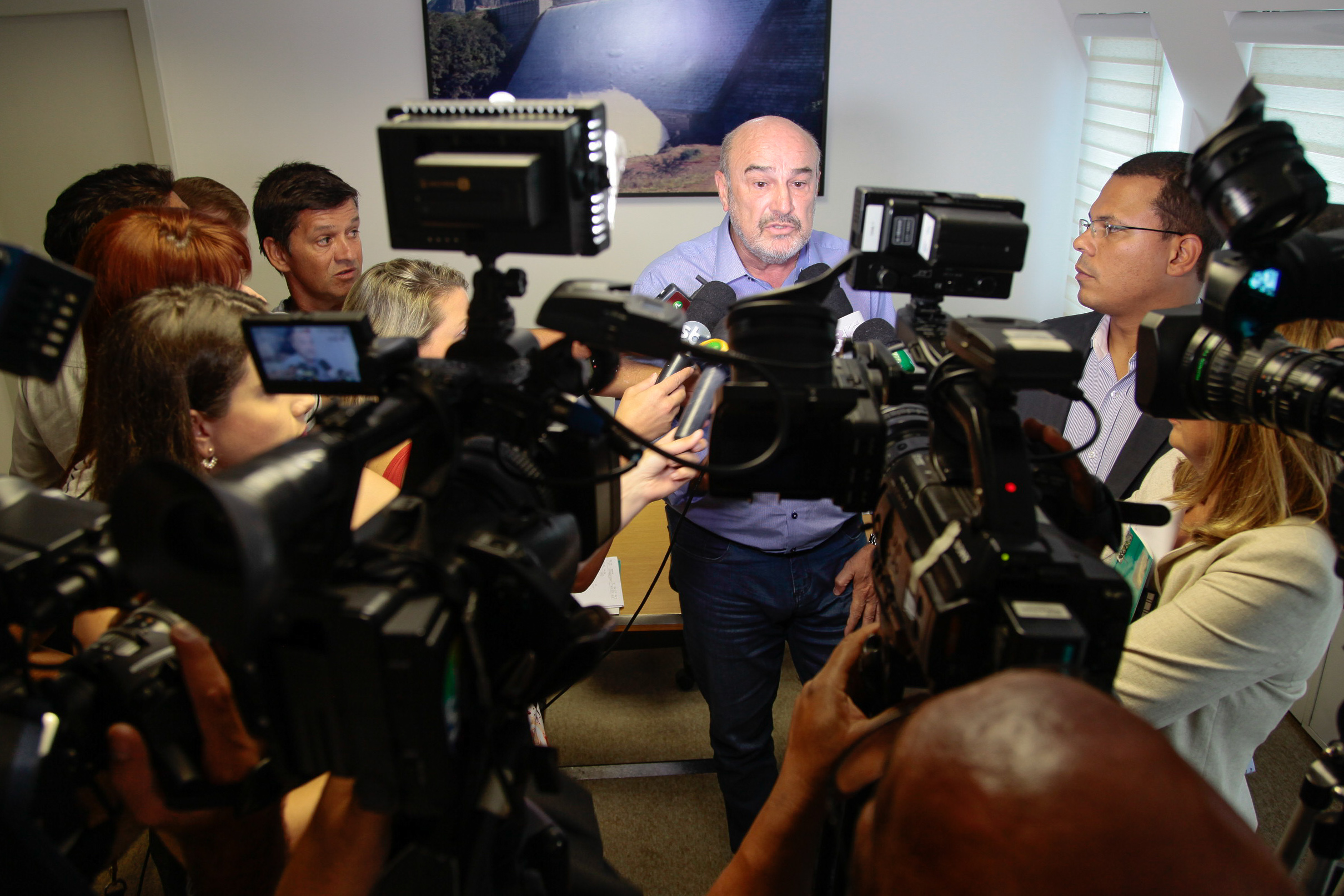 Coletiva de imprensa com Valter Gallina, Presidente da CASAN.