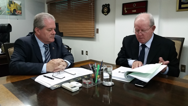 Deputado Marcos Vieira e o secretário de Estado de Segurança Pública, Cesar Grubba