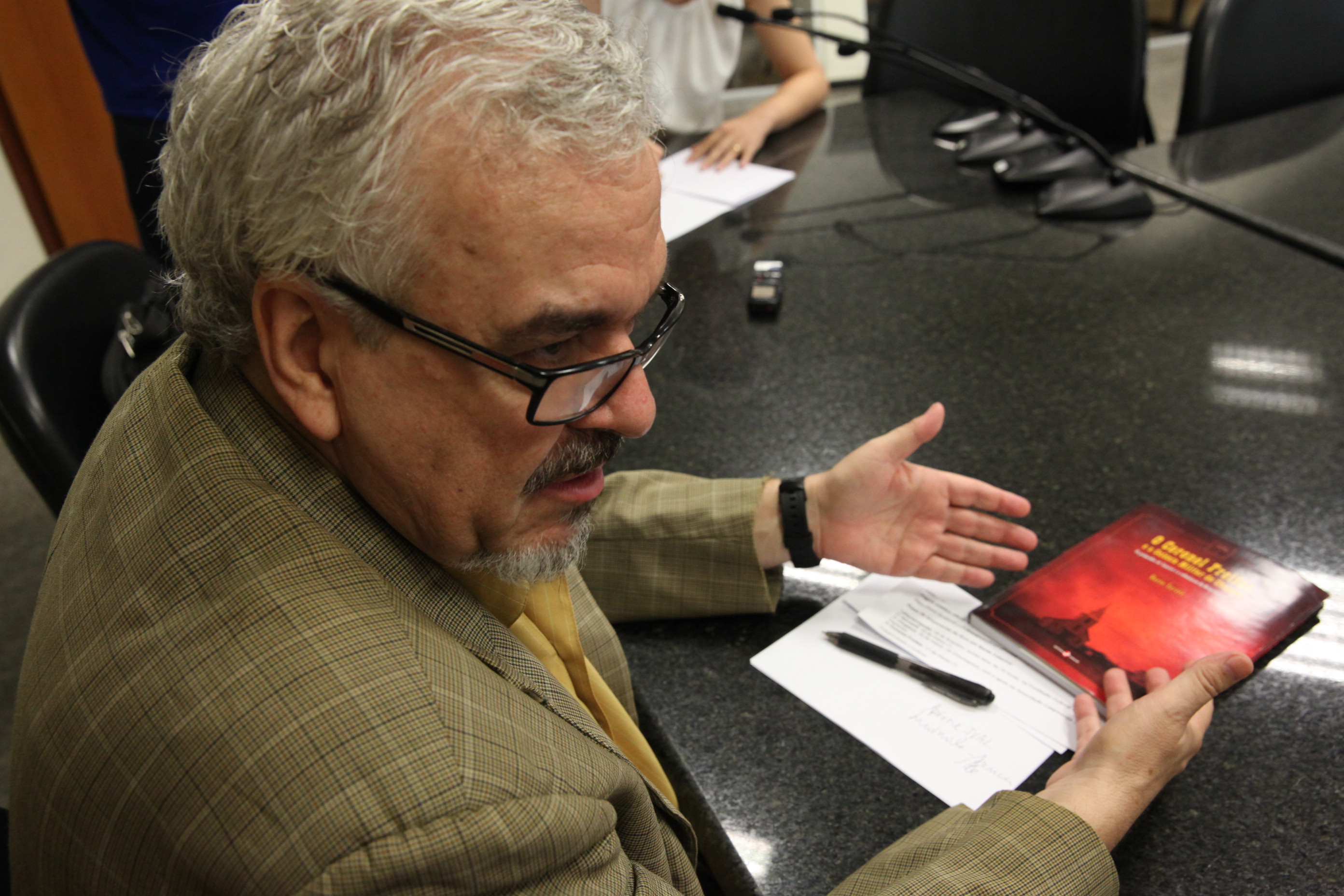 Livro sobre Memórias de Oeste Catarinense - Mario Xavier. Foto: Eduardo Guedes / Agência AL