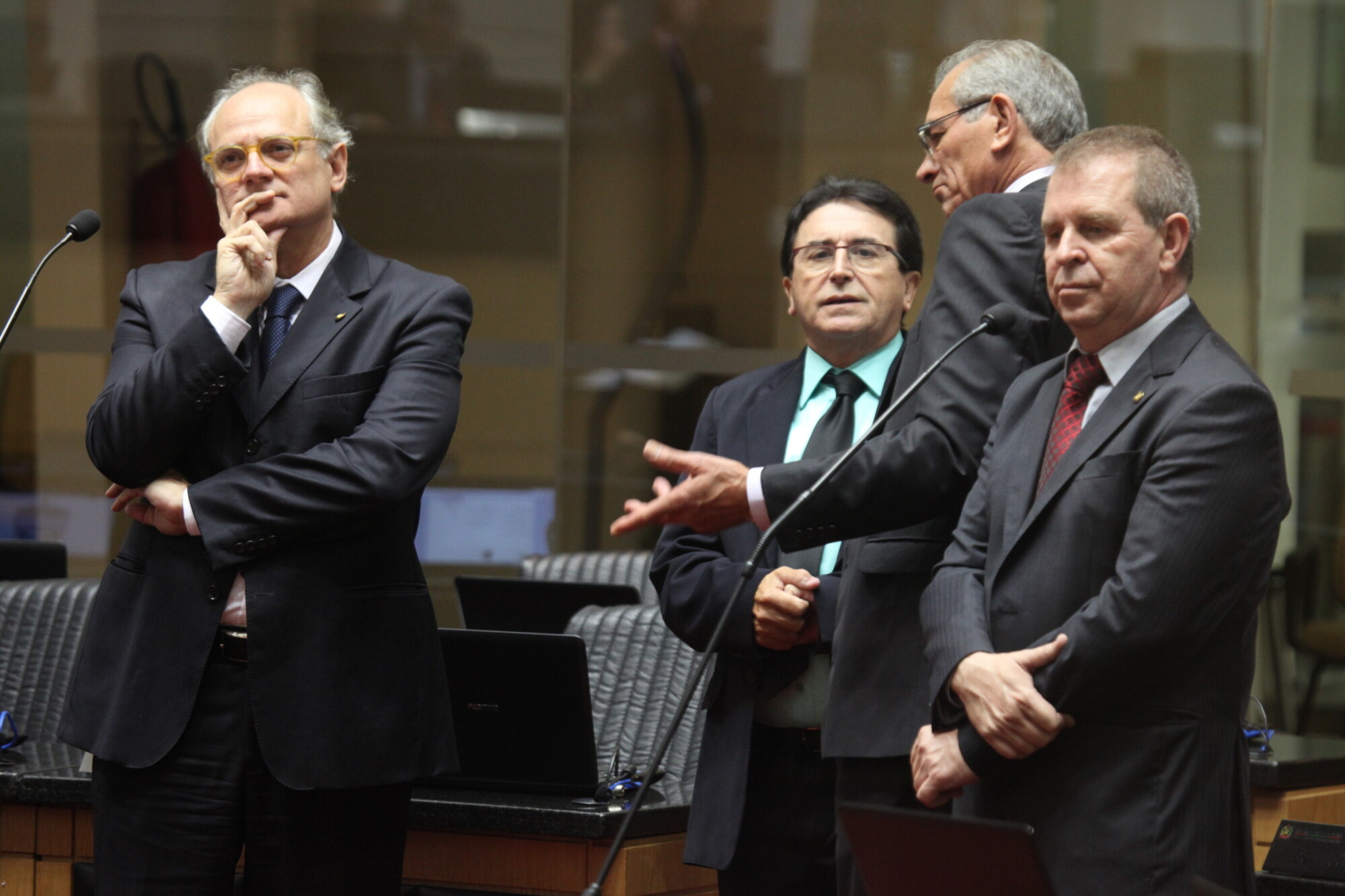 Deputados querem mudar projeto de concessão de rodovias que beneficia PR