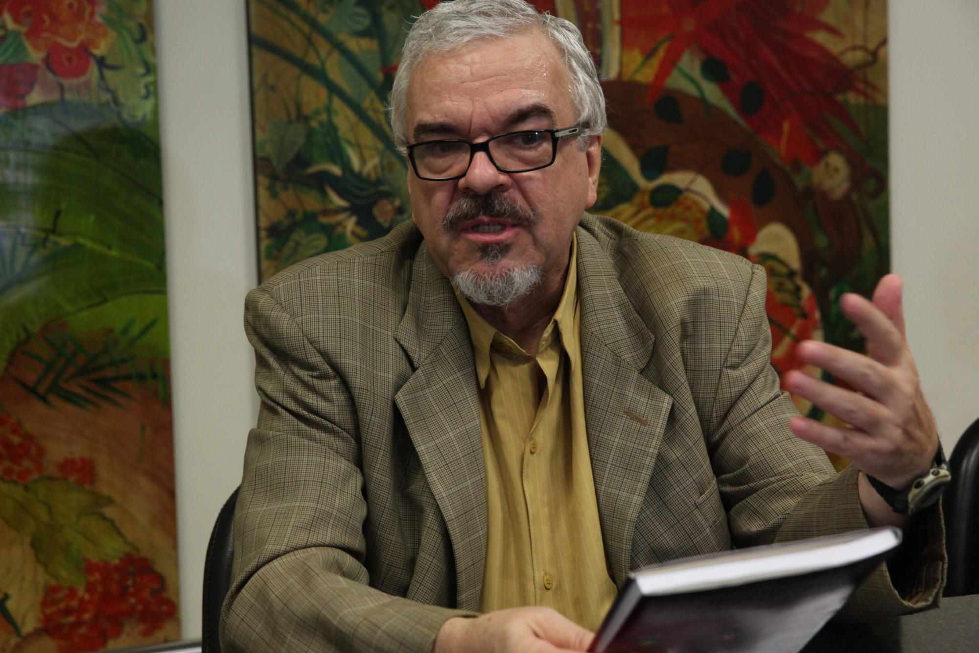Mário Xavier é autor do livro que conta a história da região Oeste