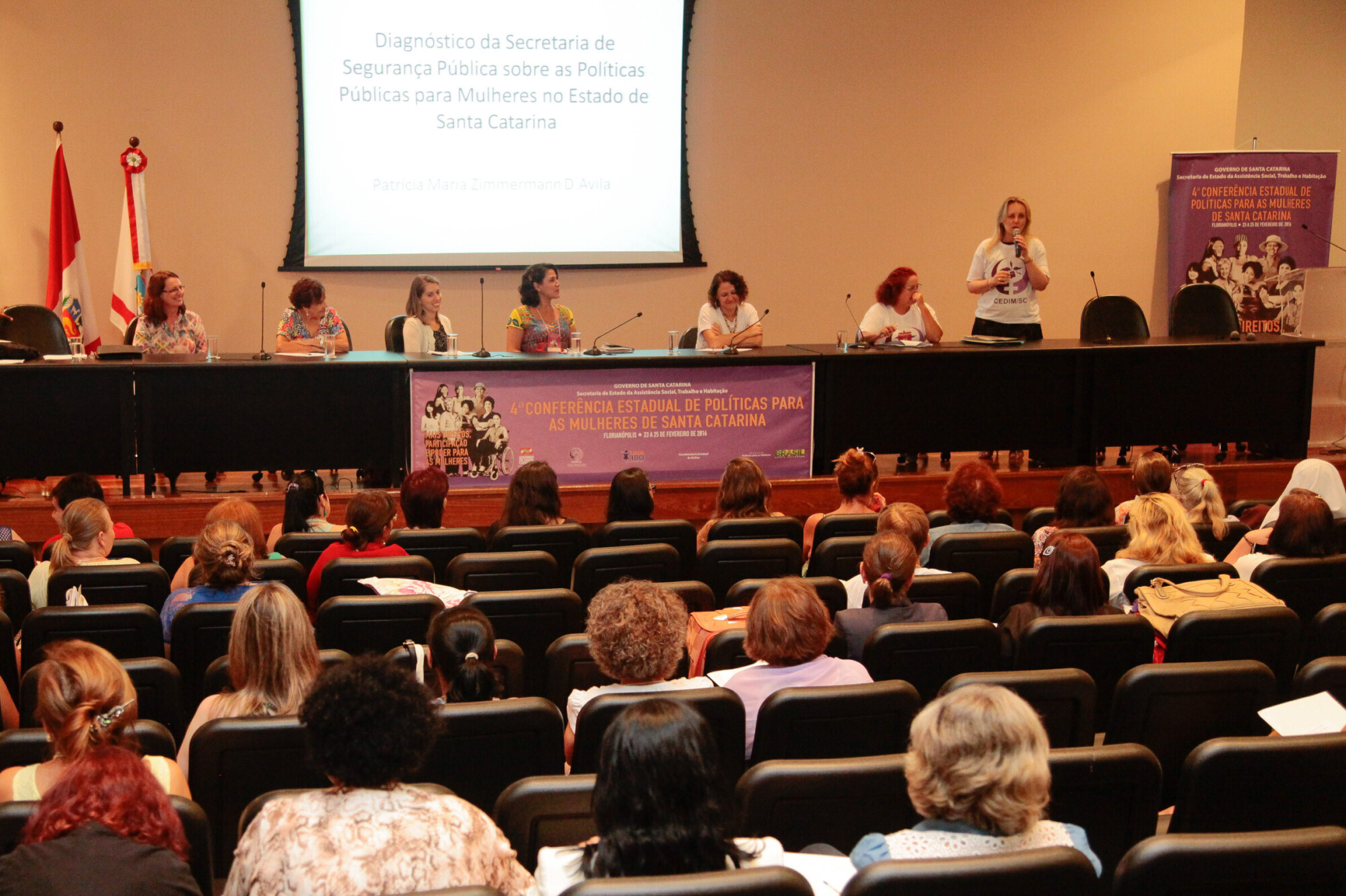 Evento reúne representantes de todo o estado para debater as políticas públicas voltadas às mulheres