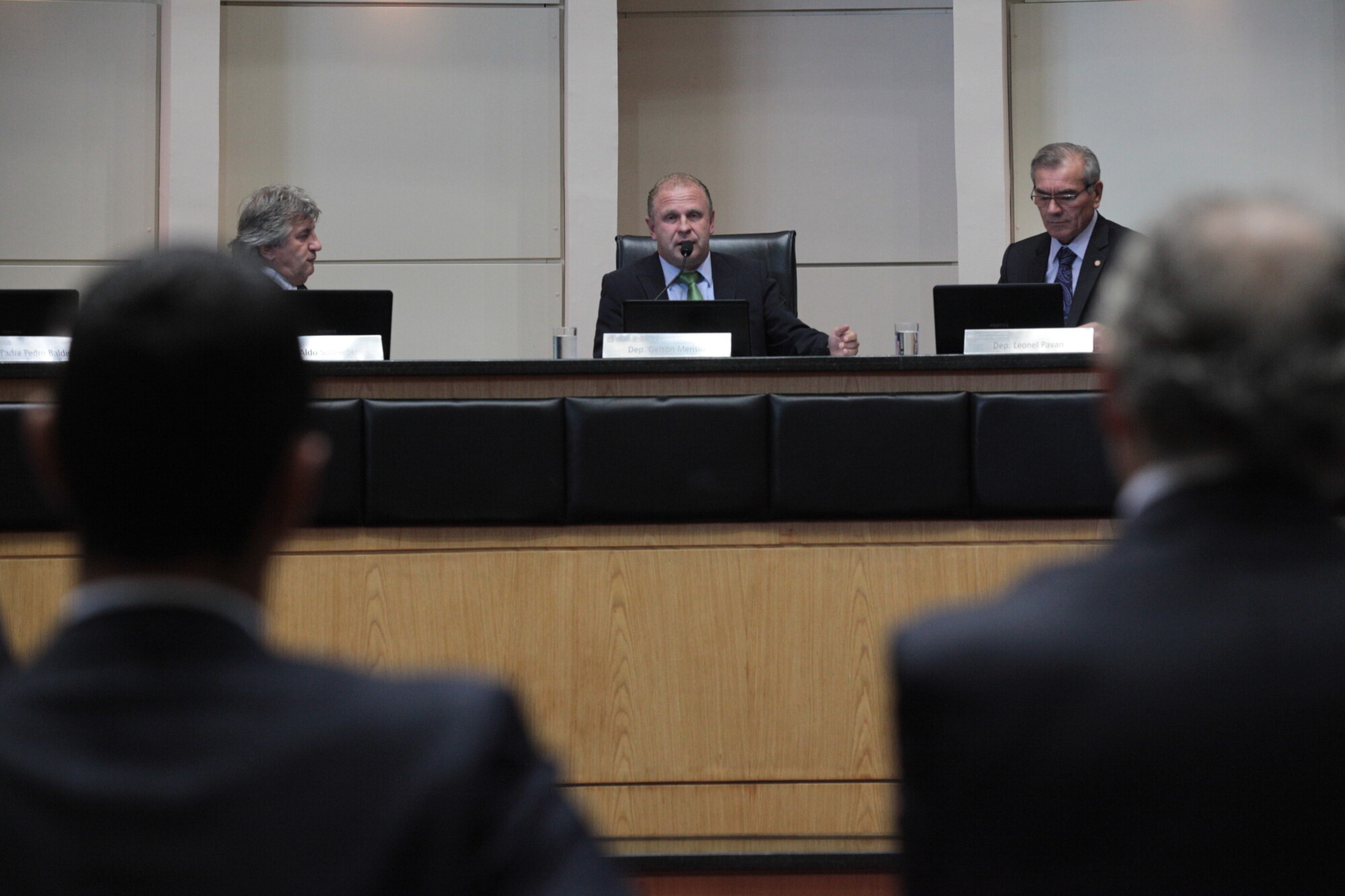 Gelson Merisio apresentou durante a sessão ao deputados dados sobre o mandado de segurança ajuizado pelo governo
