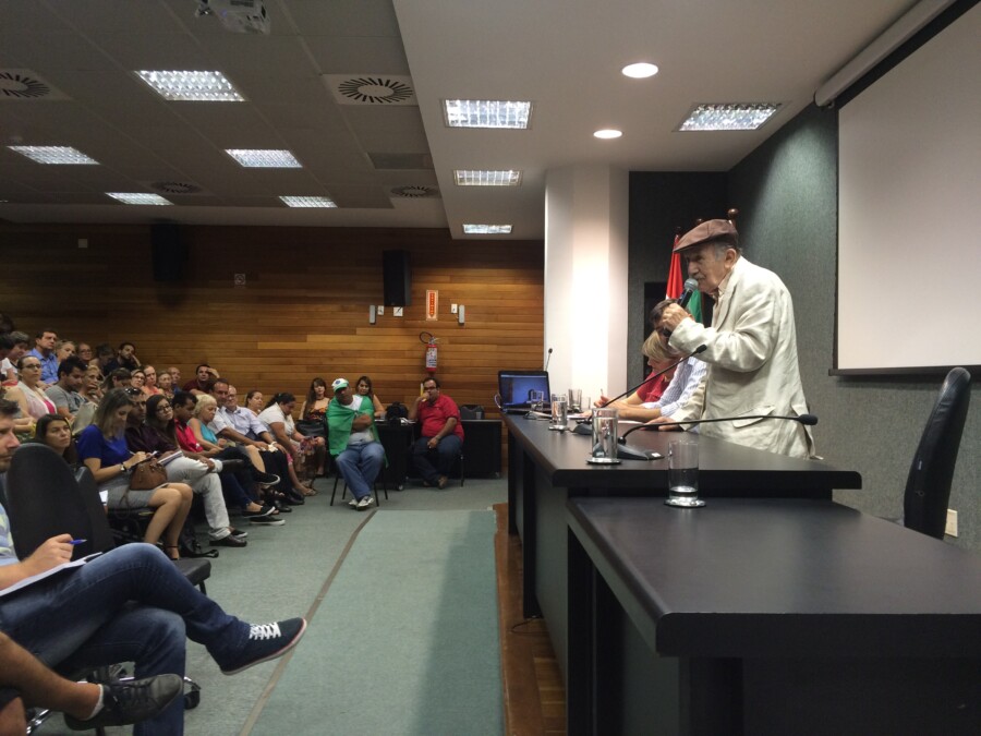 Professor Paul Singer em palestra na Alesc/Gabriel Rosa Divulgação
