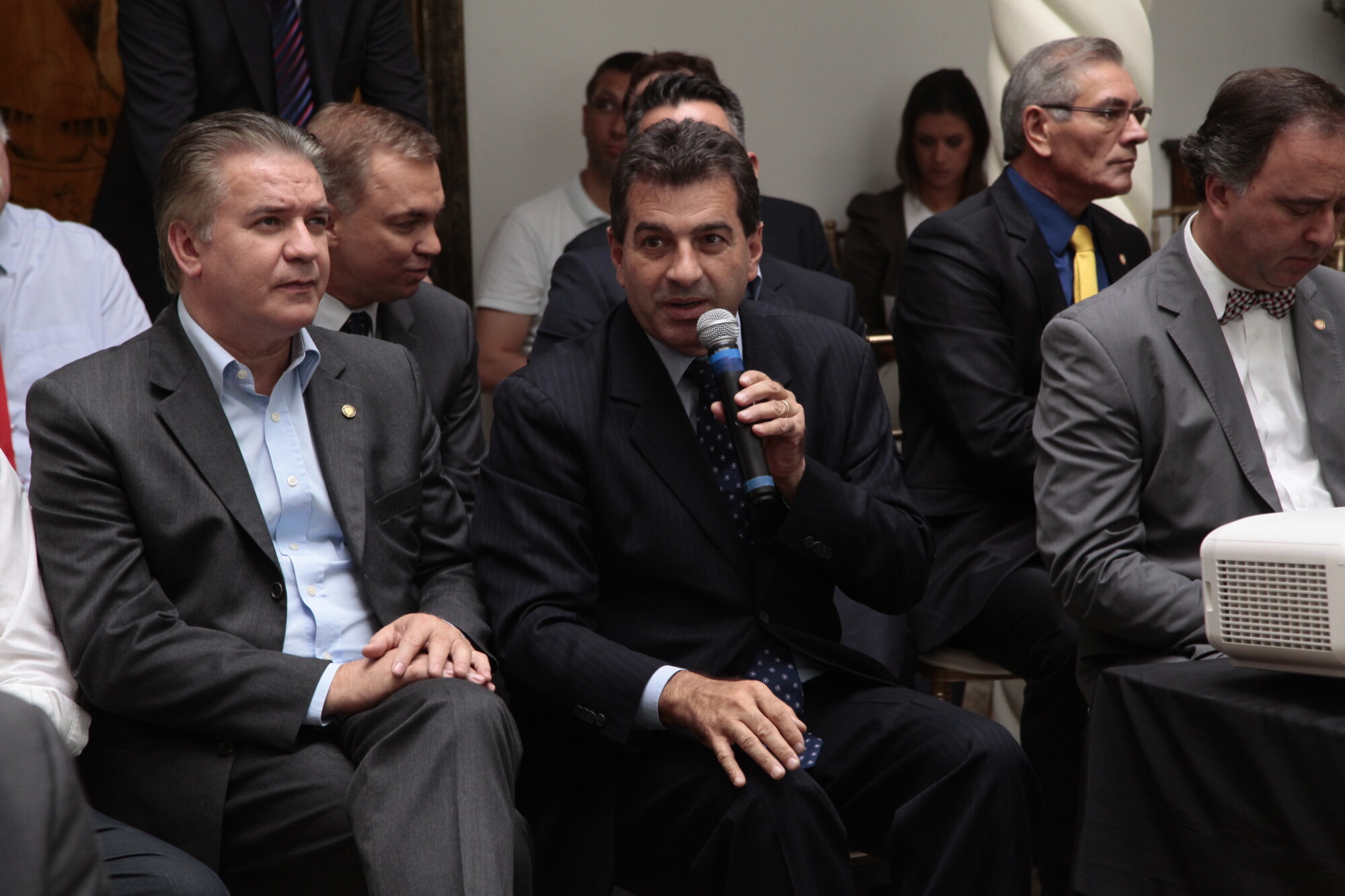 Deputados conhecem detalhes de proposta do Executivo em reunião na Casa D'Agronômica