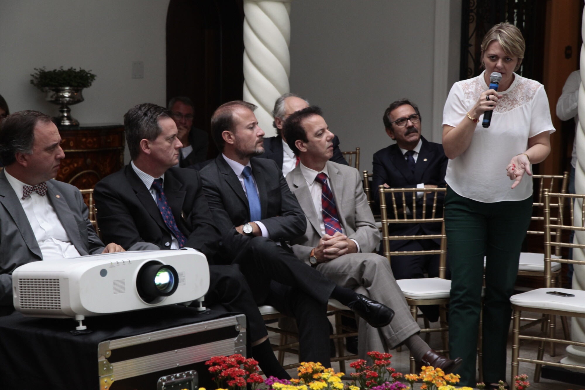 Deputados conhecem detalhes de proposta do Executivo em reunião na Casa D'Agronômica