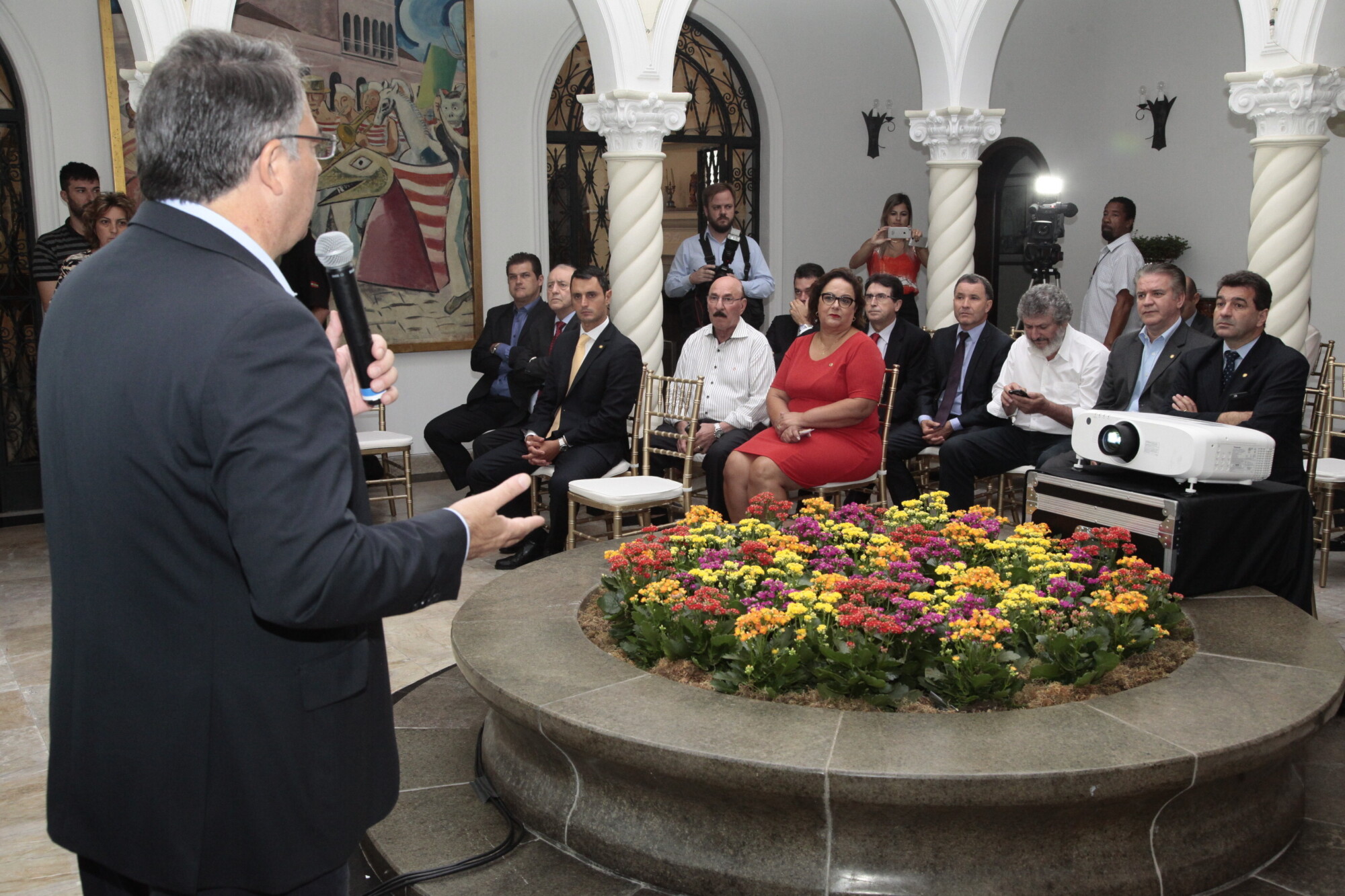 Deputados conhecem detalhes de proposta do Executivo em reunião na Casa D'Agronômica
