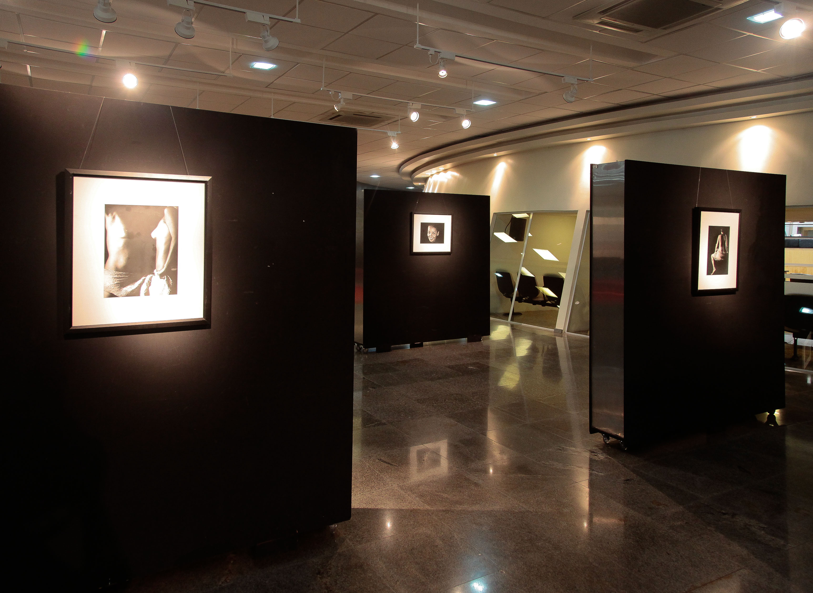 Exposição em comemoração ao Dia Internacional da Mulher.