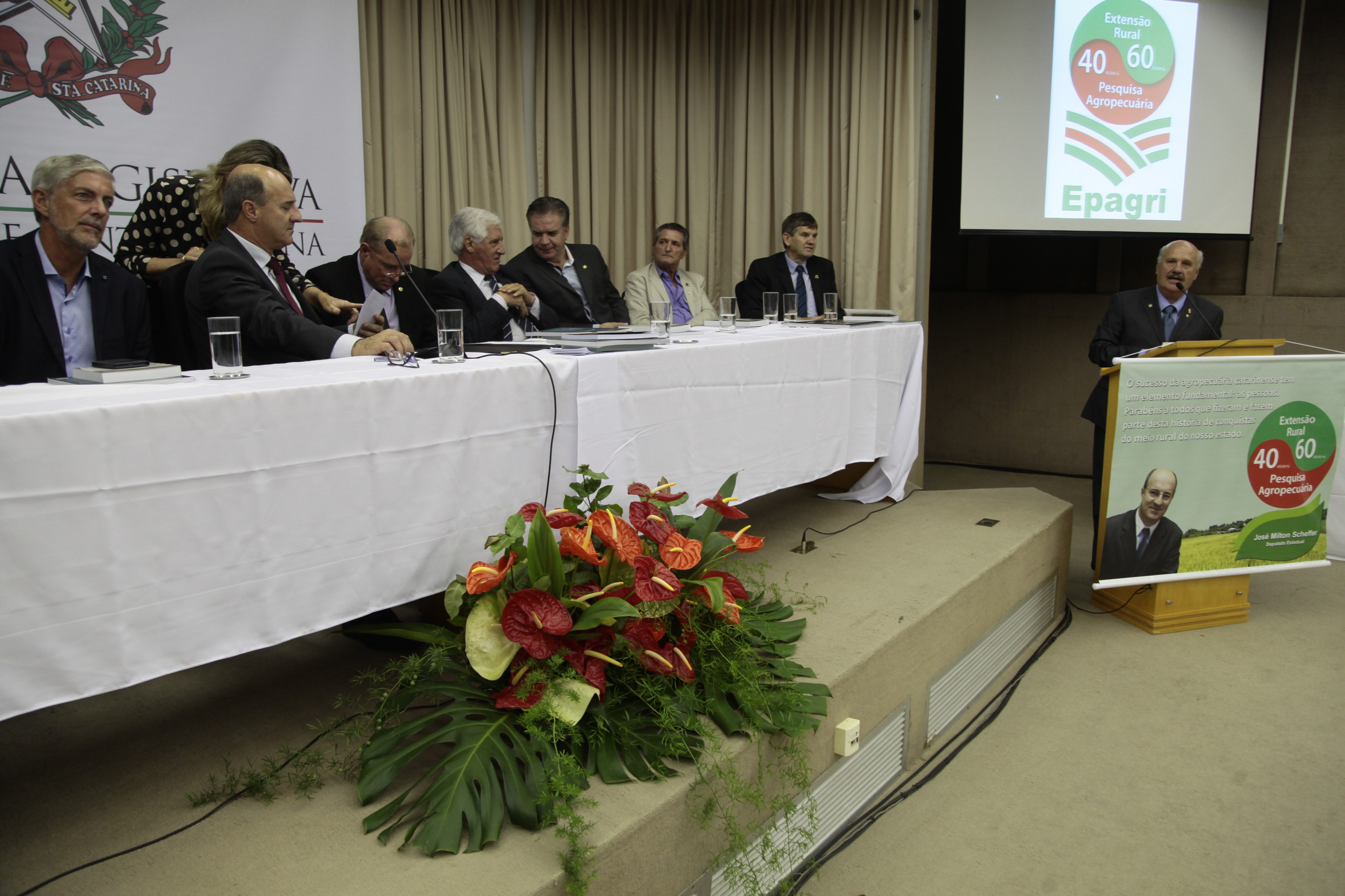 Sessão Solene em comemoração aos 60 anos do serviço de extensão rural e pesqueiro e 40 anos de pesquisa agropecuária da Epagri.