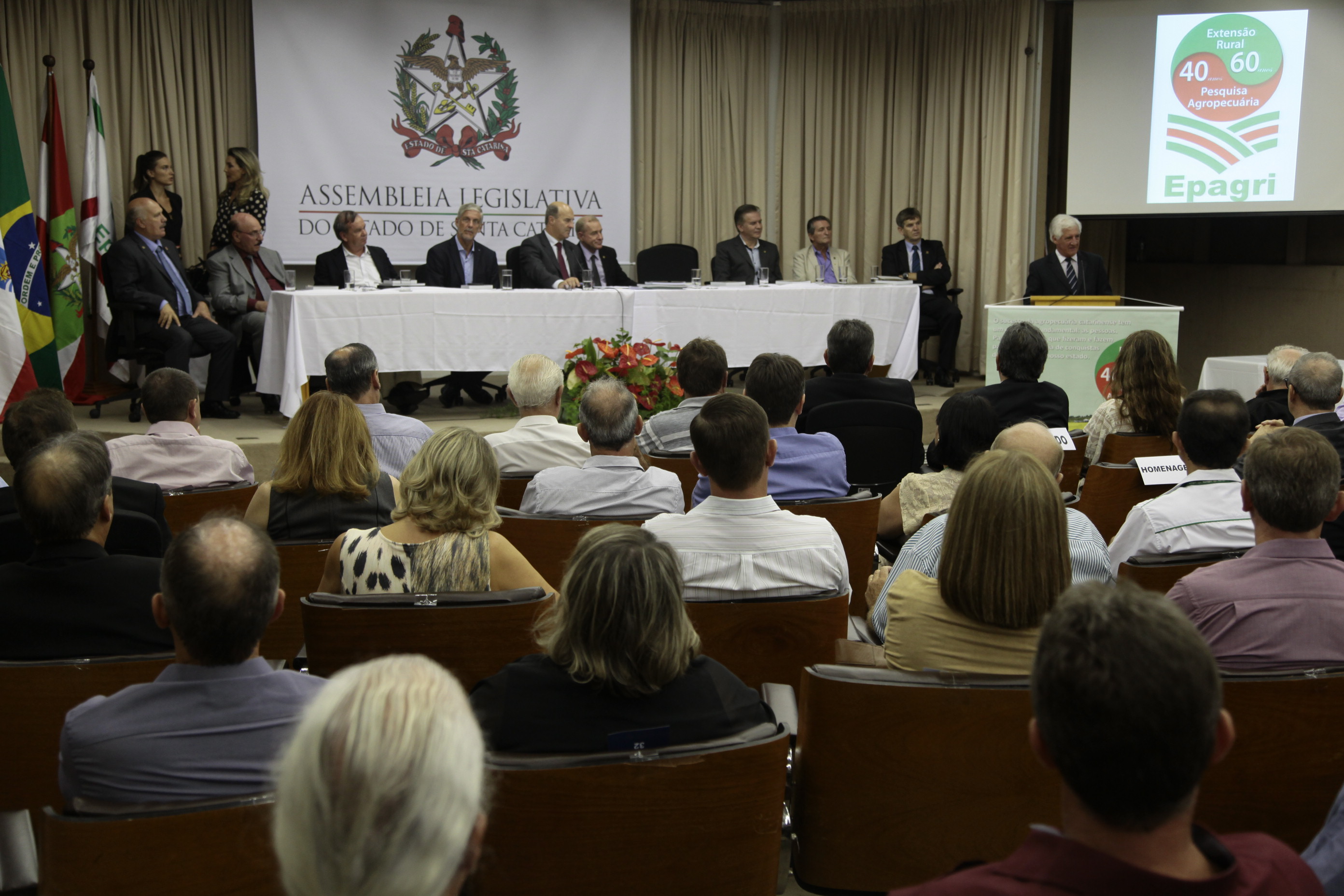 Sessão Solene em comemoração aos 60 anos do serviço de extensão rural e pesqueiro e 40 anos de pesquisa agropecuária da Epagri.