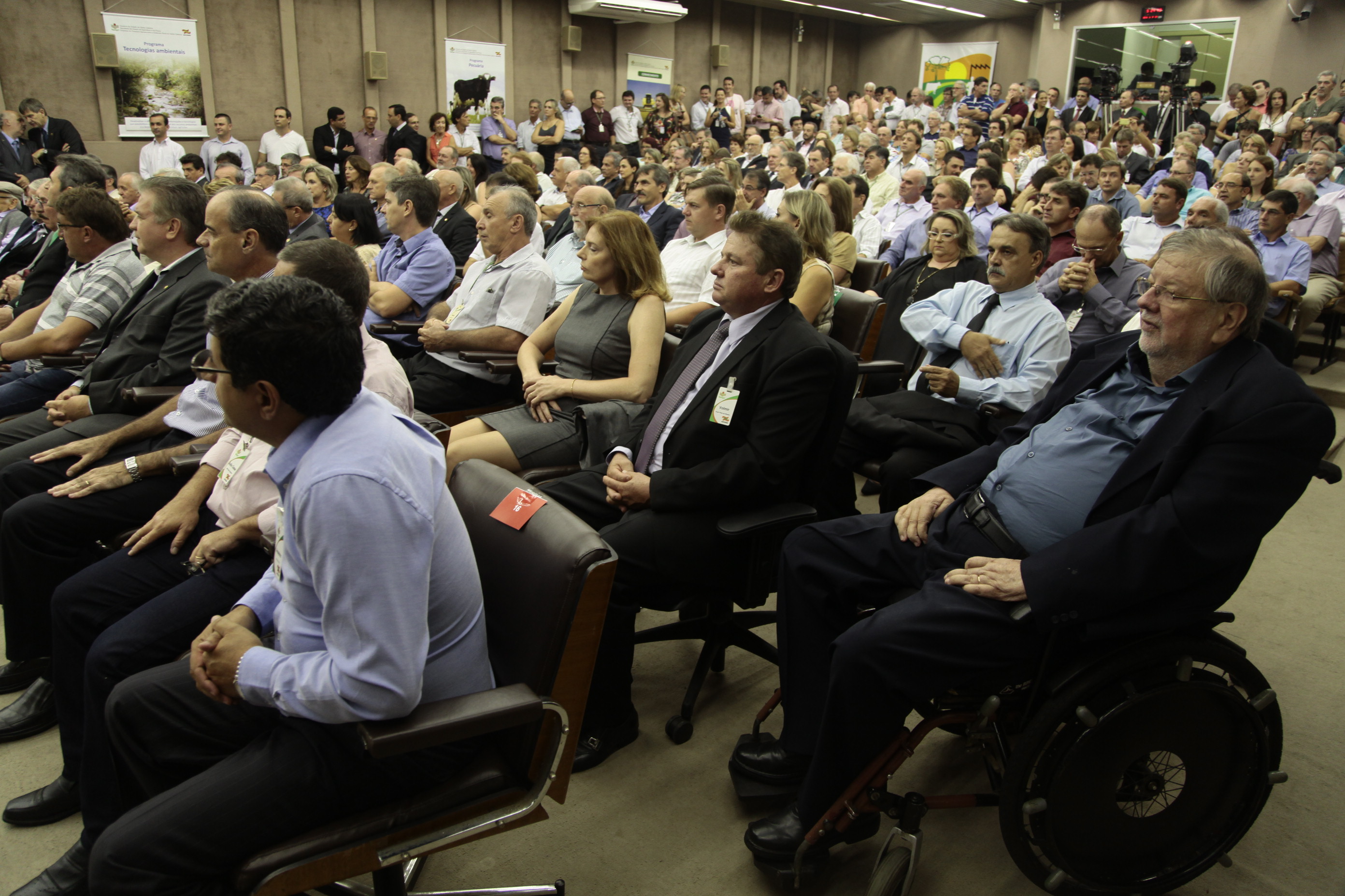 Sessão Solene em comemoração aos 60 anos do serviço de extensão rural e pesqueiro e 40 anos de pesquisa agropecuária da Epagri.