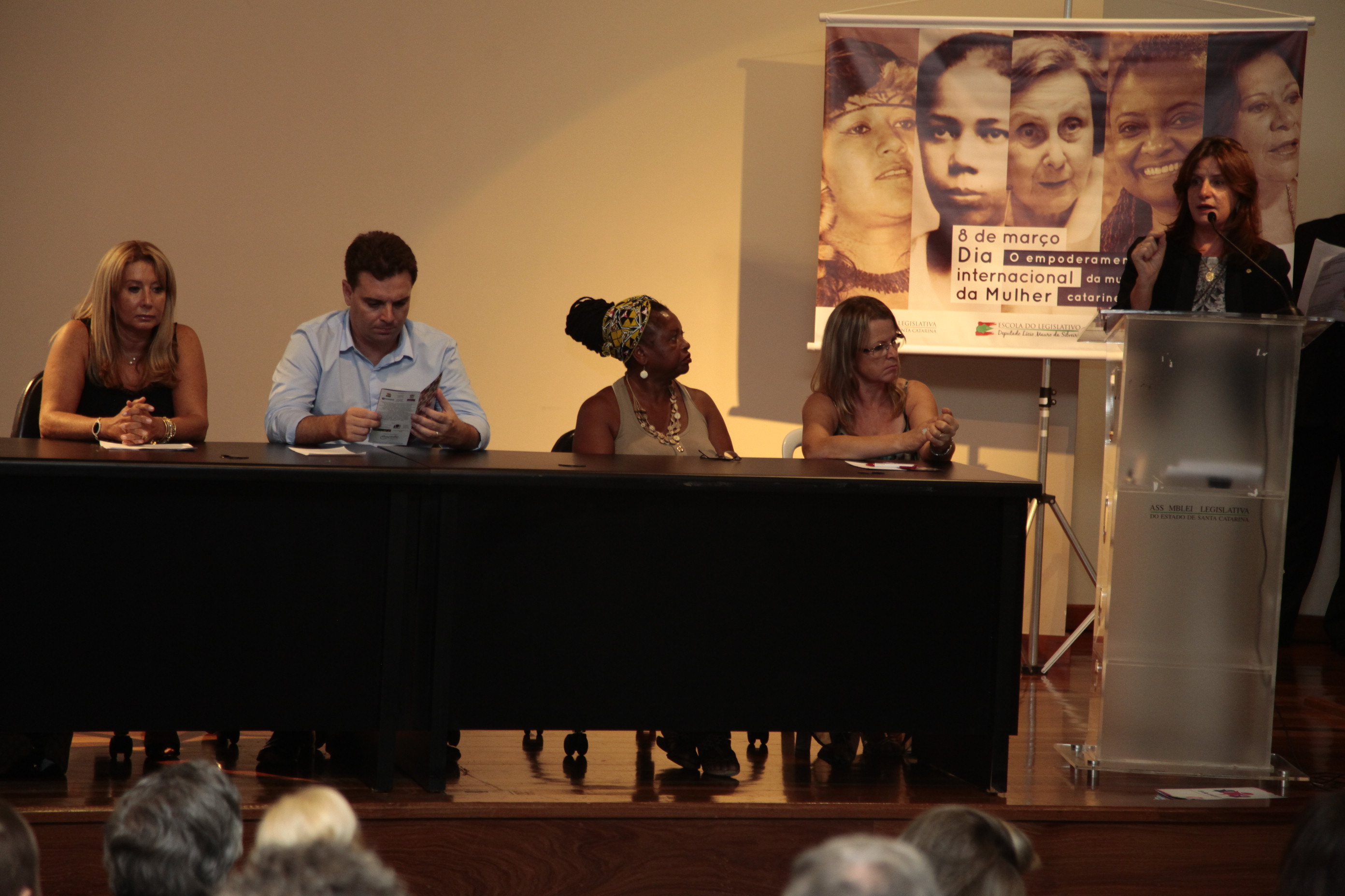 Ato em Comemoração ao Dia Internacional da Mulher - O Empoderamento da Mulher Catarinense.