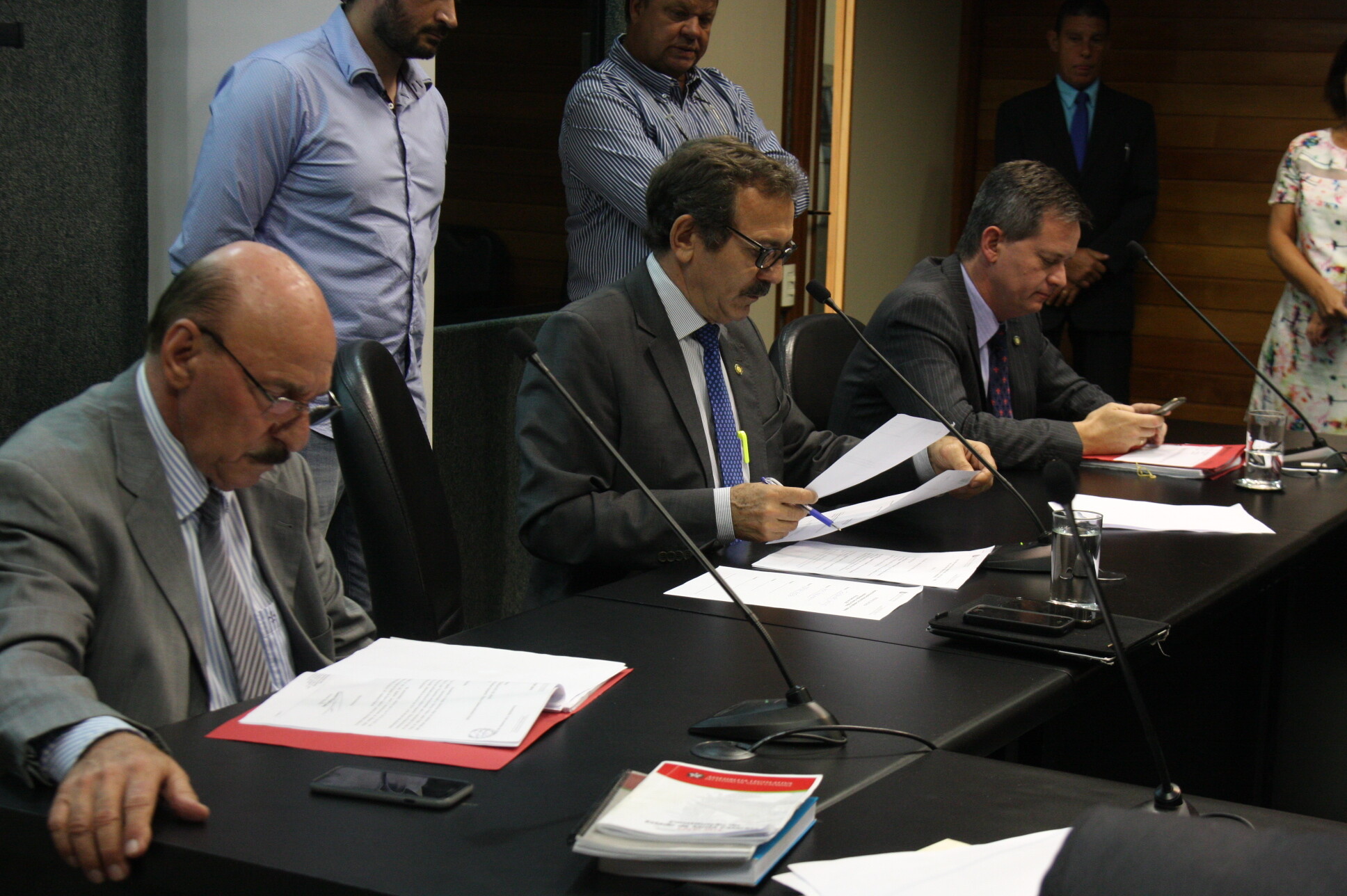Deputados Manoel Mota, Serafim Venzon, presidente da comissão, e Jean Kuhlmann