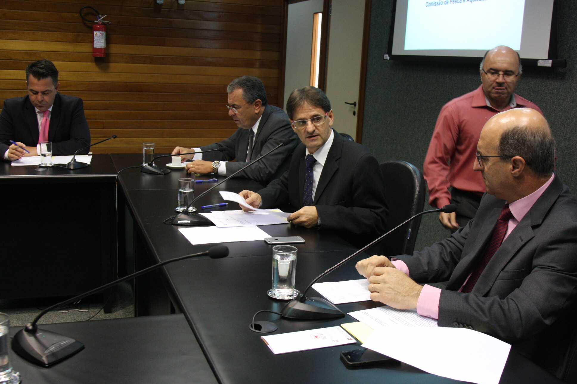 Deputados Luiz Fernando Vampiro, Dalmo Claro, Neodi Saretta, presidente da comissão, e José Milton Scheffer